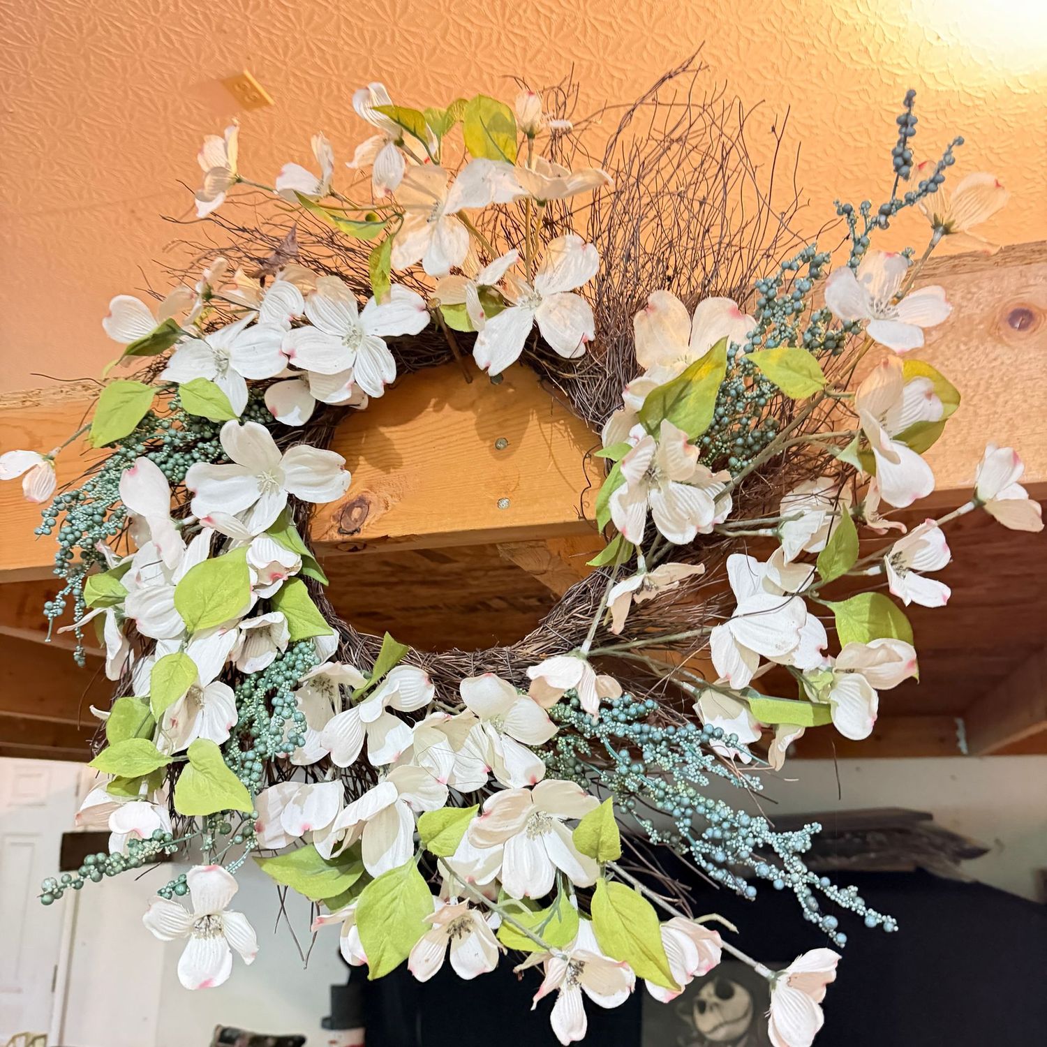 White floral wreath, 20 White floral wreath, 20"