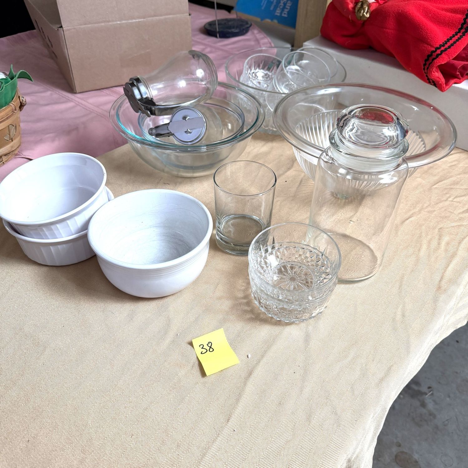 Lot #38, box of vintage glass and ceramic bowls and kitchen items Lot #38, box of vintage glass and ceramic bowls and kitchen items