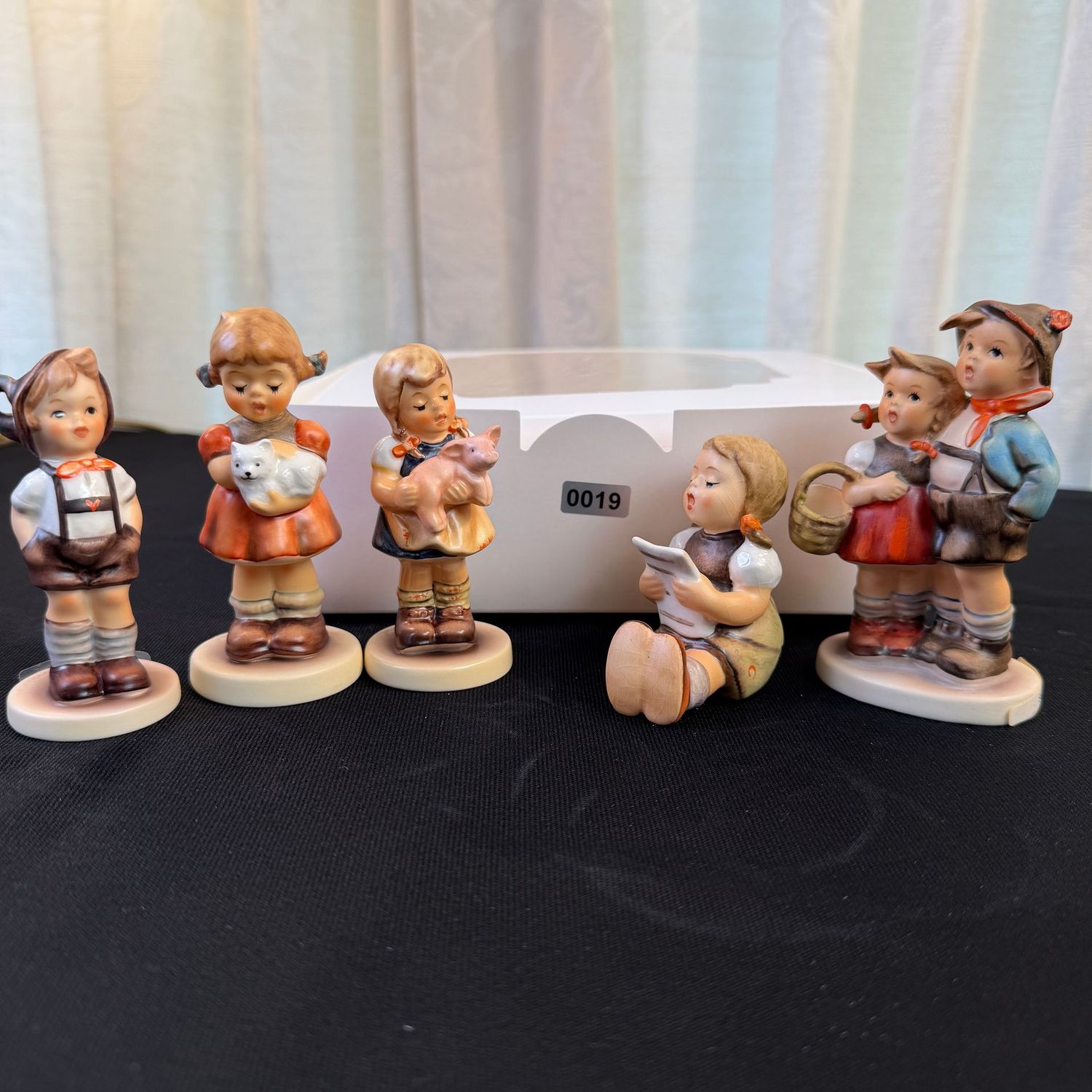Group of 5 Hummels, the tallest is 4", S0019