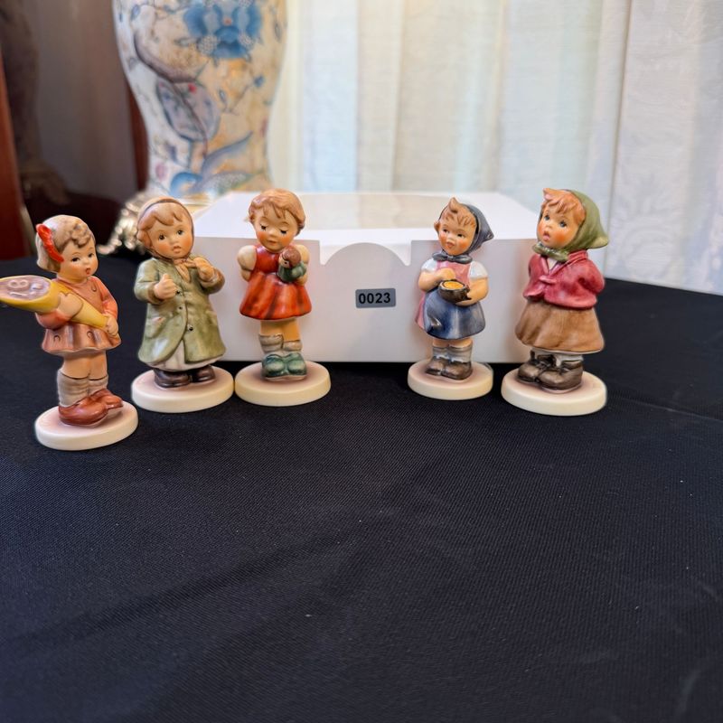 Group of 5 little girl Hummel figurines, the tallest is 3.75", S0023