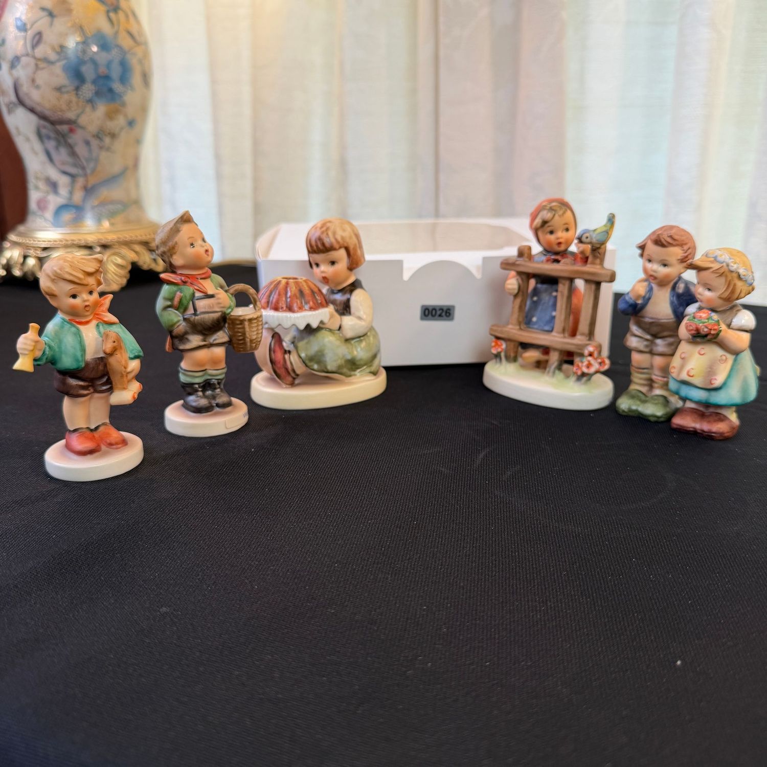 Set of 5 Hummel figurines, the tallest is 4", S0026