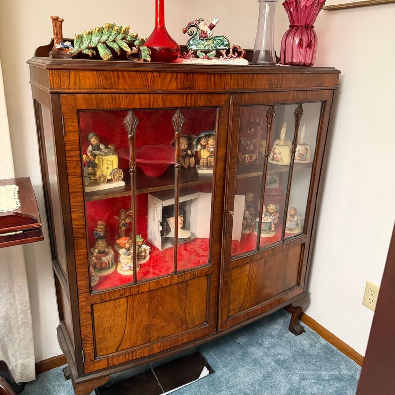 Edwardian Chippendale Revival bookcase, minor scratches, bowed front doors open easily, top display shelves lined with velvet paper, 48"H x 41"W x 16"D