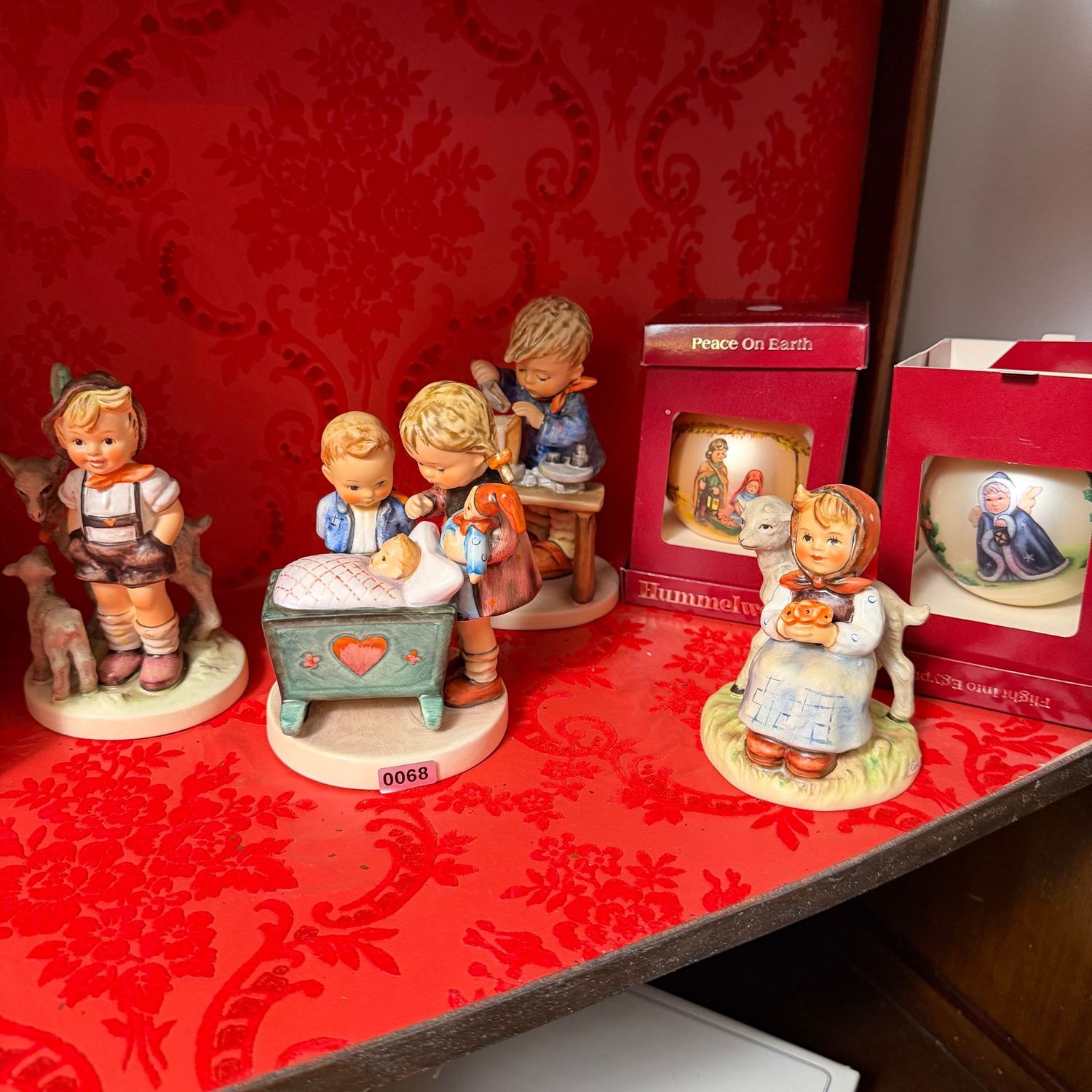 Group of 4 Hummels and two ornaments, S0068 Group of 4 Hummels and two ornaments, S0068