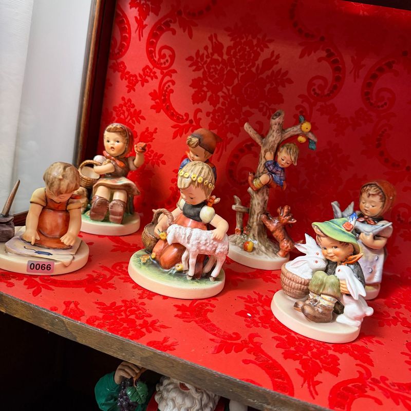 Group of 7 Hummel figurines, tallest is 6", S0066