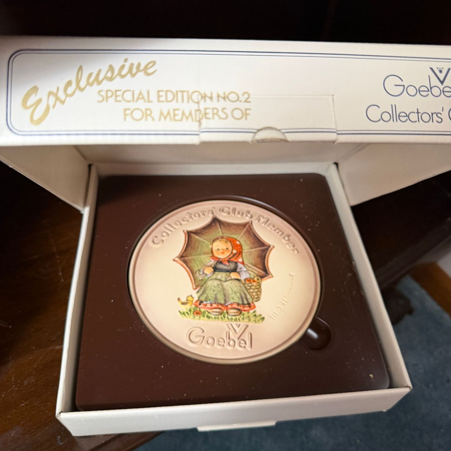 Hummel Collector's Club 6 Hummel Collector's Club 6" plaque, S0071