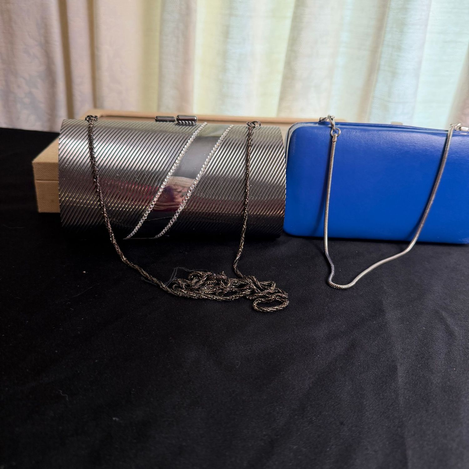 Evening bags S0663, silver metal and blue vinyl (minor wear) Evening bags S0663, silver metal and blue vinyl (minor wear)