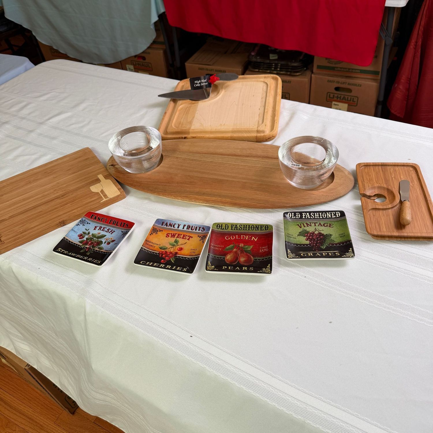 Wooden cutting boards, serving pieces, the longest cutting board is 21 Wooden cutting boards, serving pieces, the longest cutting board is 21"L, S0696