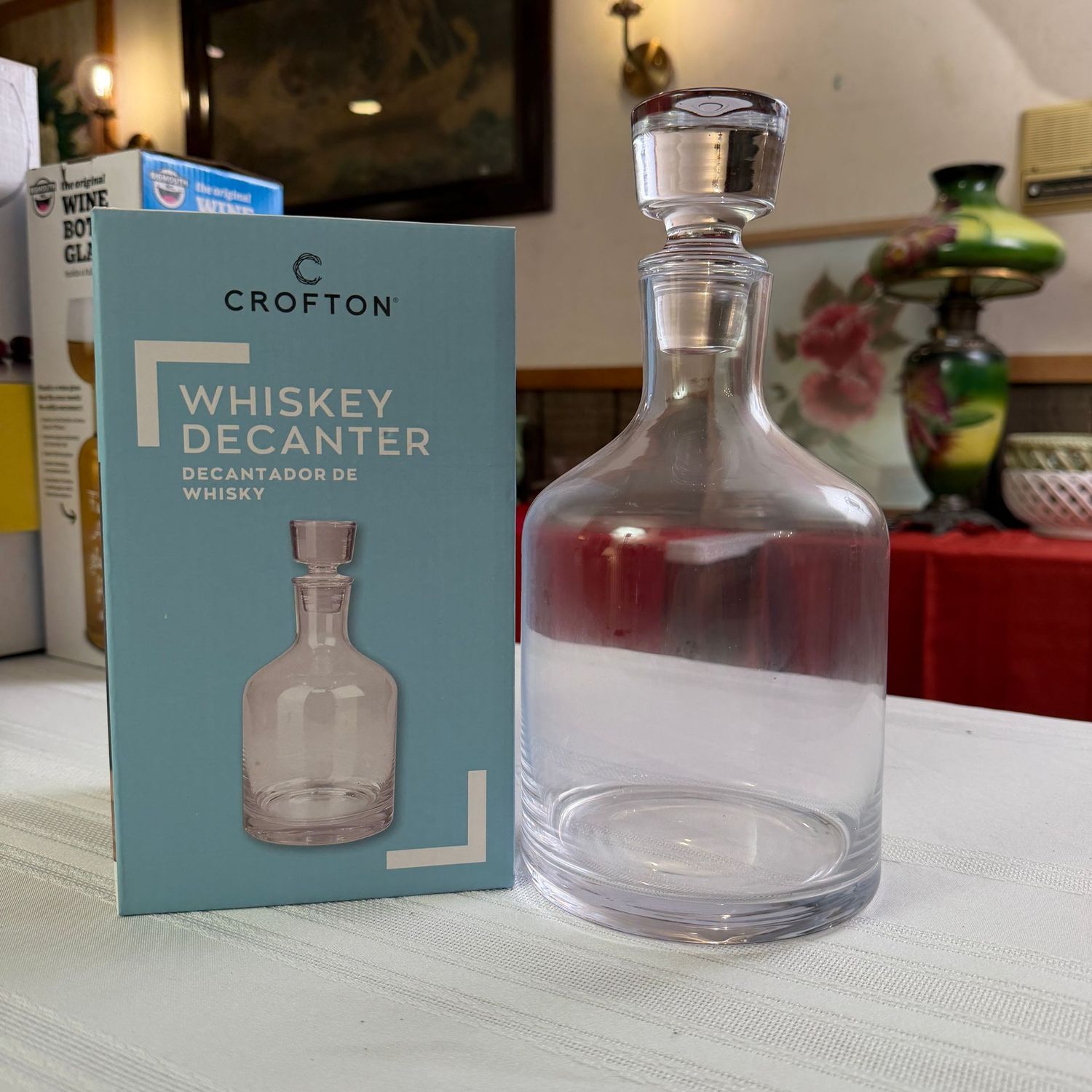 Crofton whiskey decanter in box, S0716