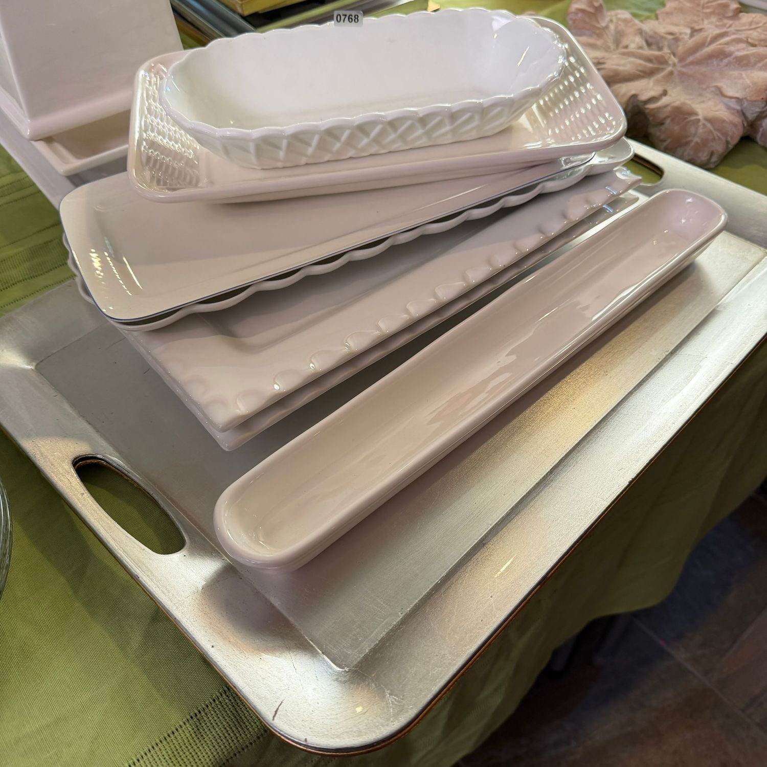White-themed rectangular ceramic serving plates, plus two thick plastic serving trays, S0768 White-themed rectangular ceramic serving plates, plus two thick plastic serving trays, S0768