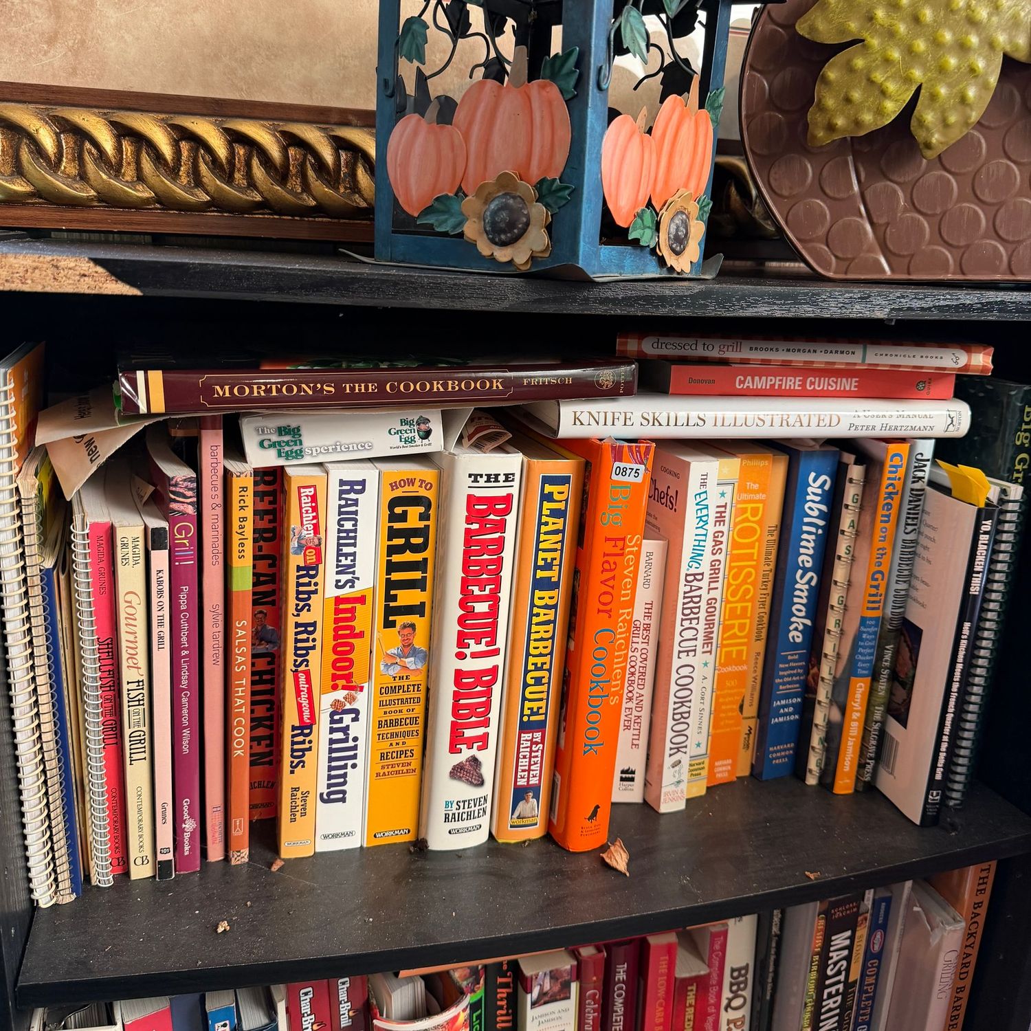 Shelf of books, cooking, barbecue, S0875 Shelf of books, cooking, barbecue, S0875