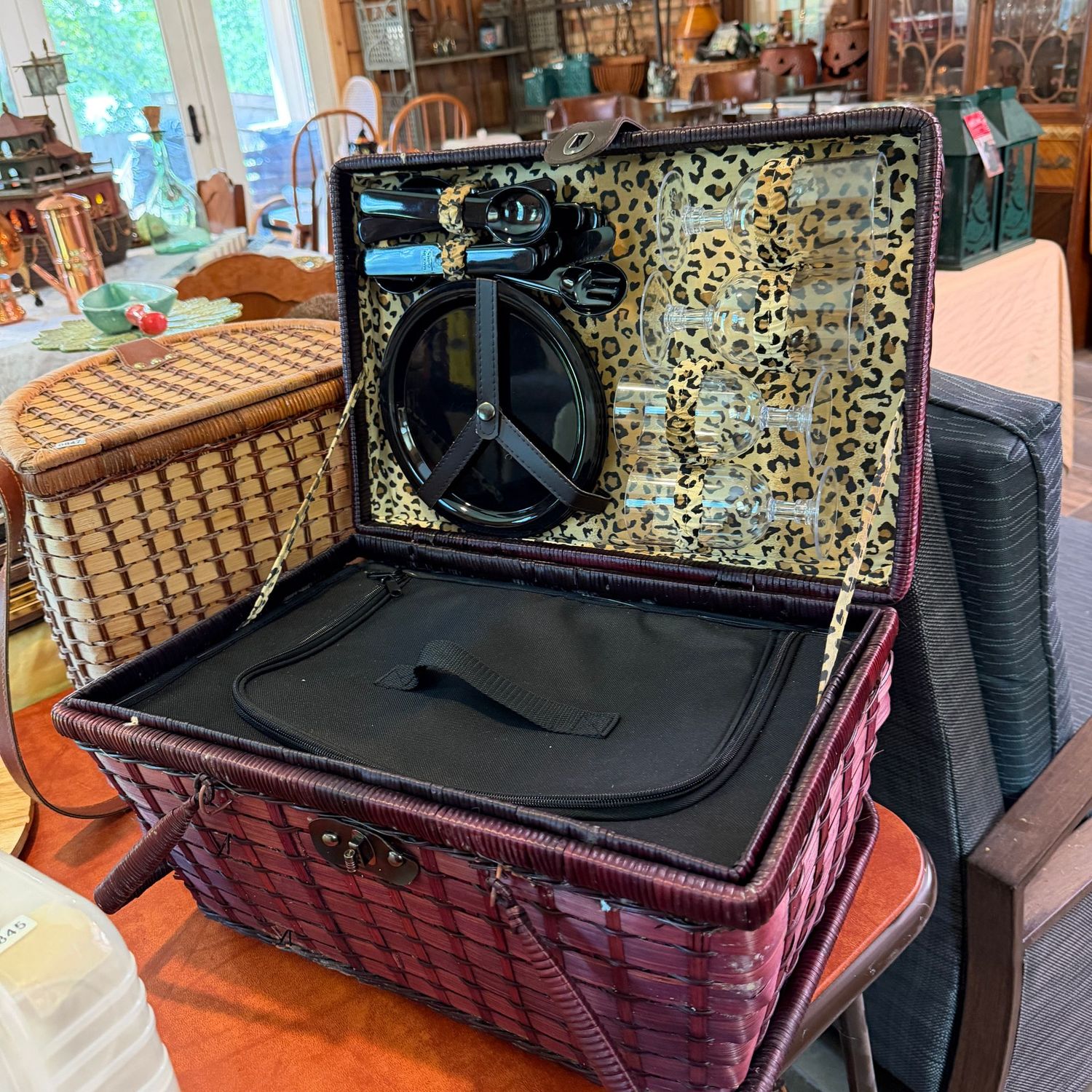 Picnic basket with insulated section, some wear to basket, 17 Picnic basket with insulated section, some wear to basket, 17"L, S0848