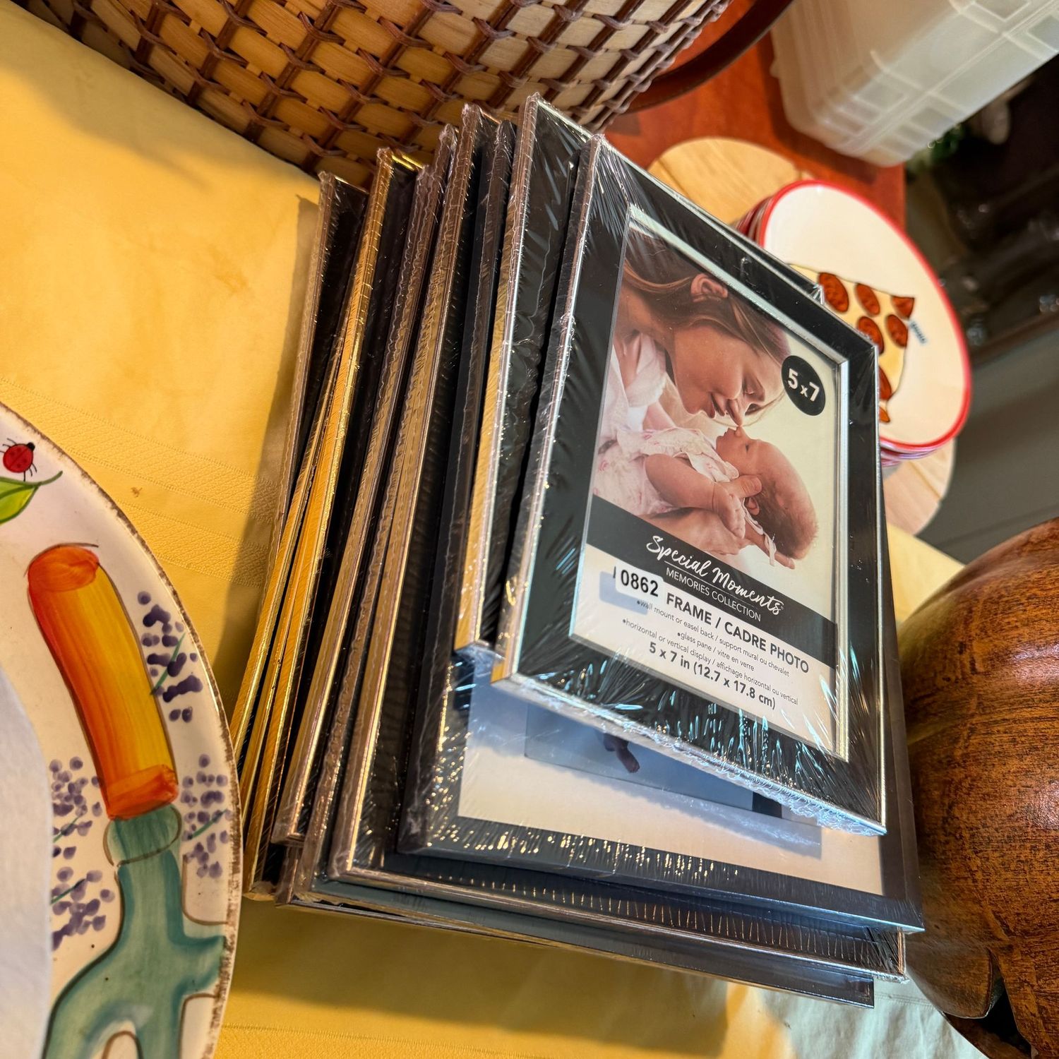 Group of photo frames, most are plastic, up to 8x10, S0862 Group of photo frames, most are plastic, up to 8x10, S0862