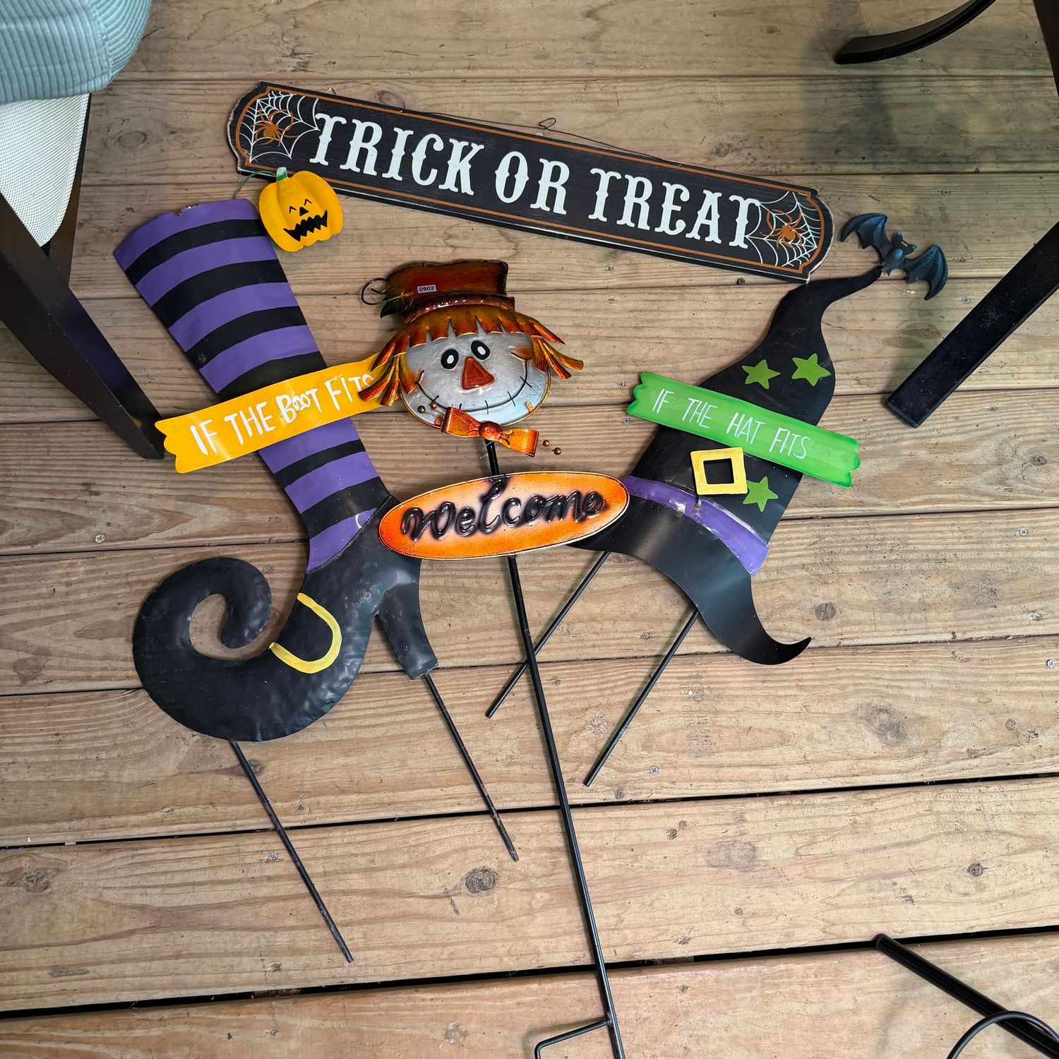 Metal and wood Halloween decorations, the tallest is 30 Metal and wood Halloween decorations, the tallest is 30", S0902