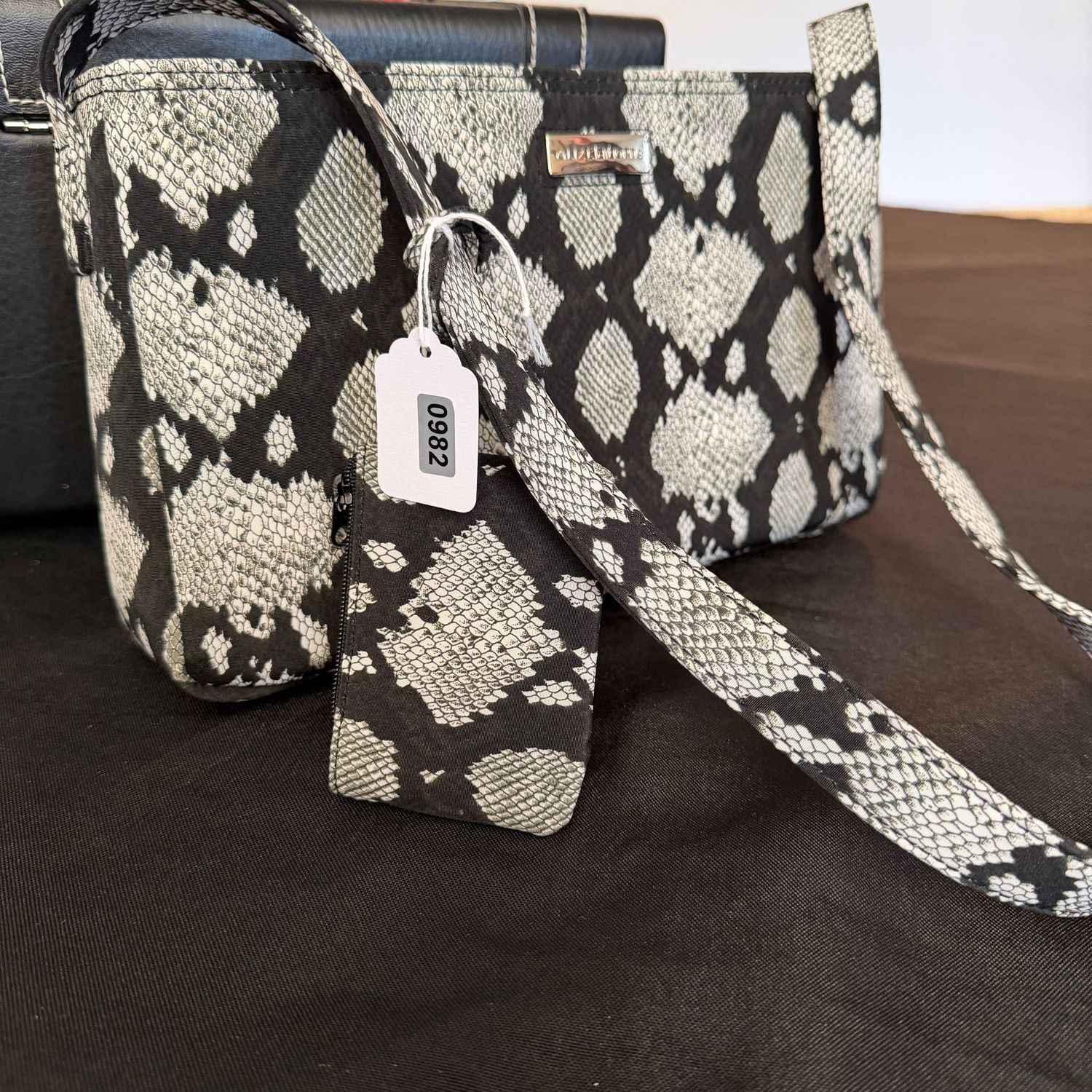 Liz Claiborne snake skin pattern Pack-It-Up purse, nice condition, lots of storage, 5 Liz Claiborne snake skin pattern Pack-It-Up purse, nice condition, lots of storage, 5" x 10", S0982