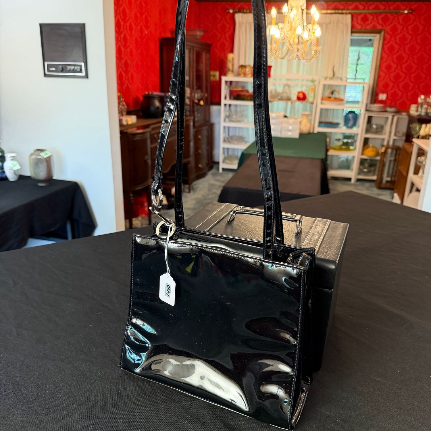 Black patent leather LIz Claiborne Villager purse, nice condition, 8 Black patent leather LIz Claiborne Villager purse, nice condition, 8" x 10", S0989