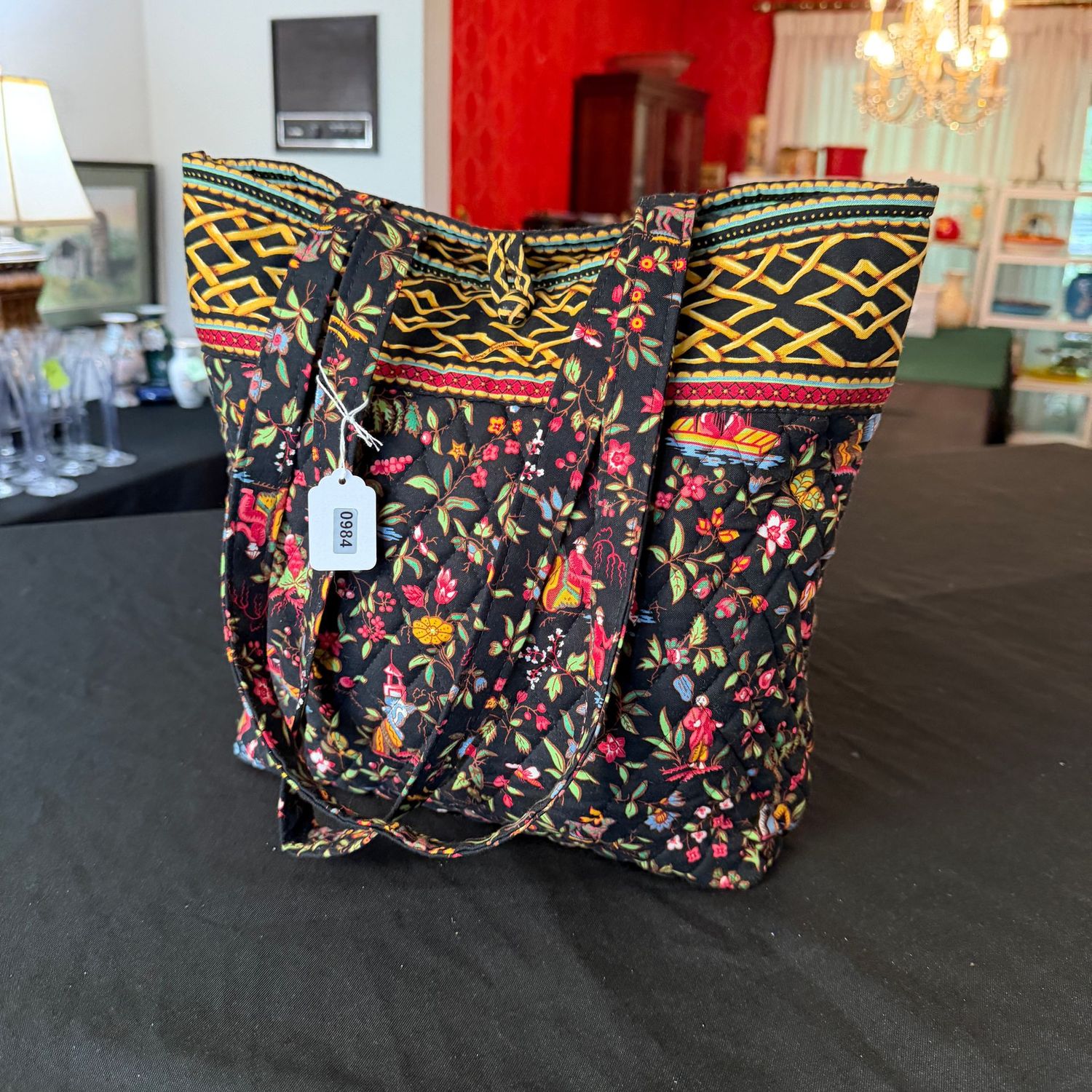Vera Bradley Ming tote purse, nice condition 11 Vera Bradley Ming tote purse, nice condition 11" x 13", S0984