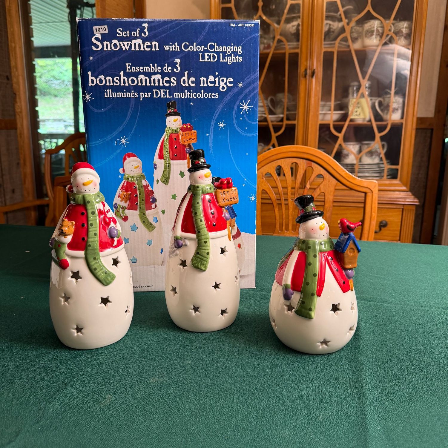 Boxed set of 3 ceramic snowmen, 7-10 Boxed set of 3 ceramic snowmen, 7-10", S1010