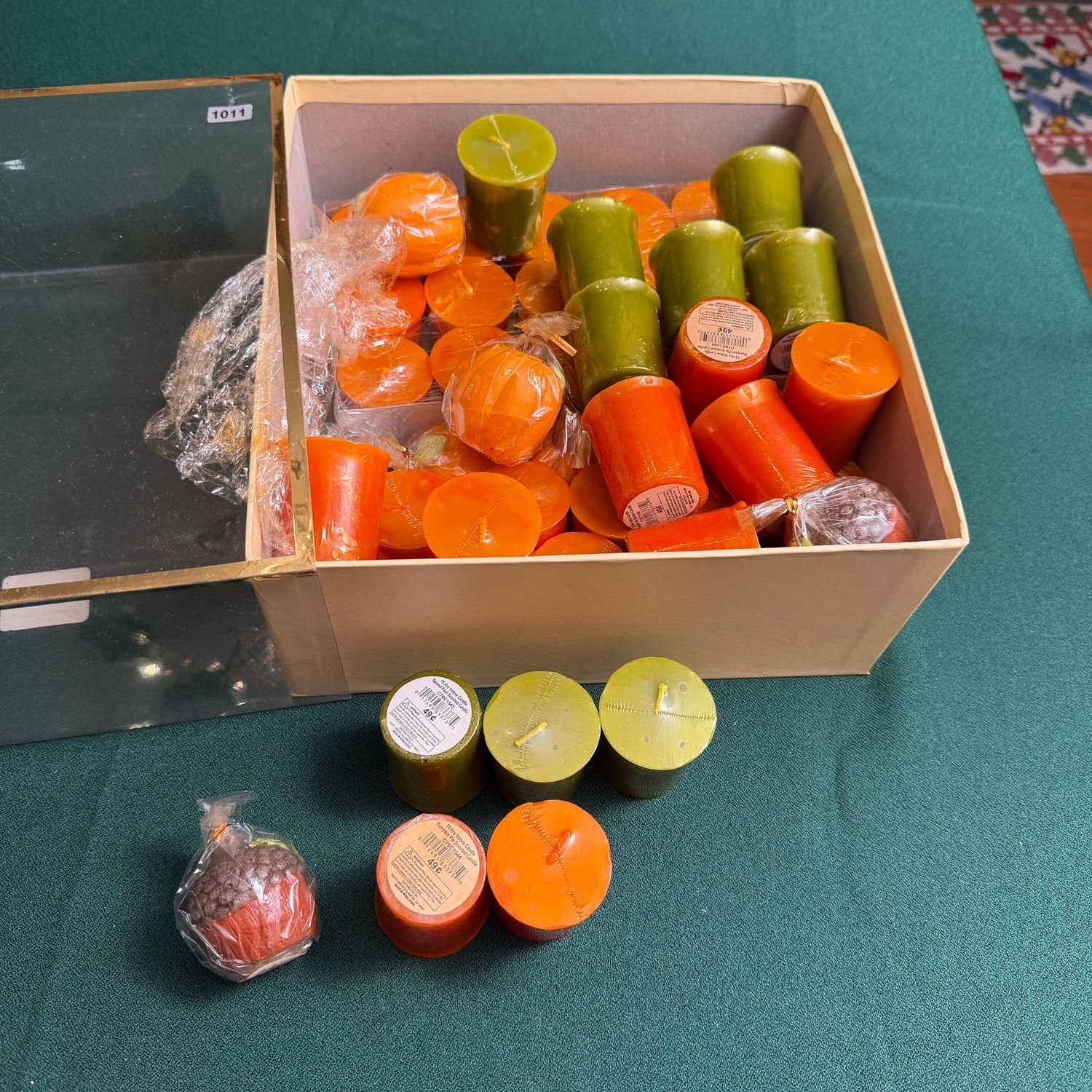 Box full of fall-colored votive candles, smell nice, but also great for decorating, S1011 Box full of fall-colored votive candles, smell nice, but also great for decorating, S1011
