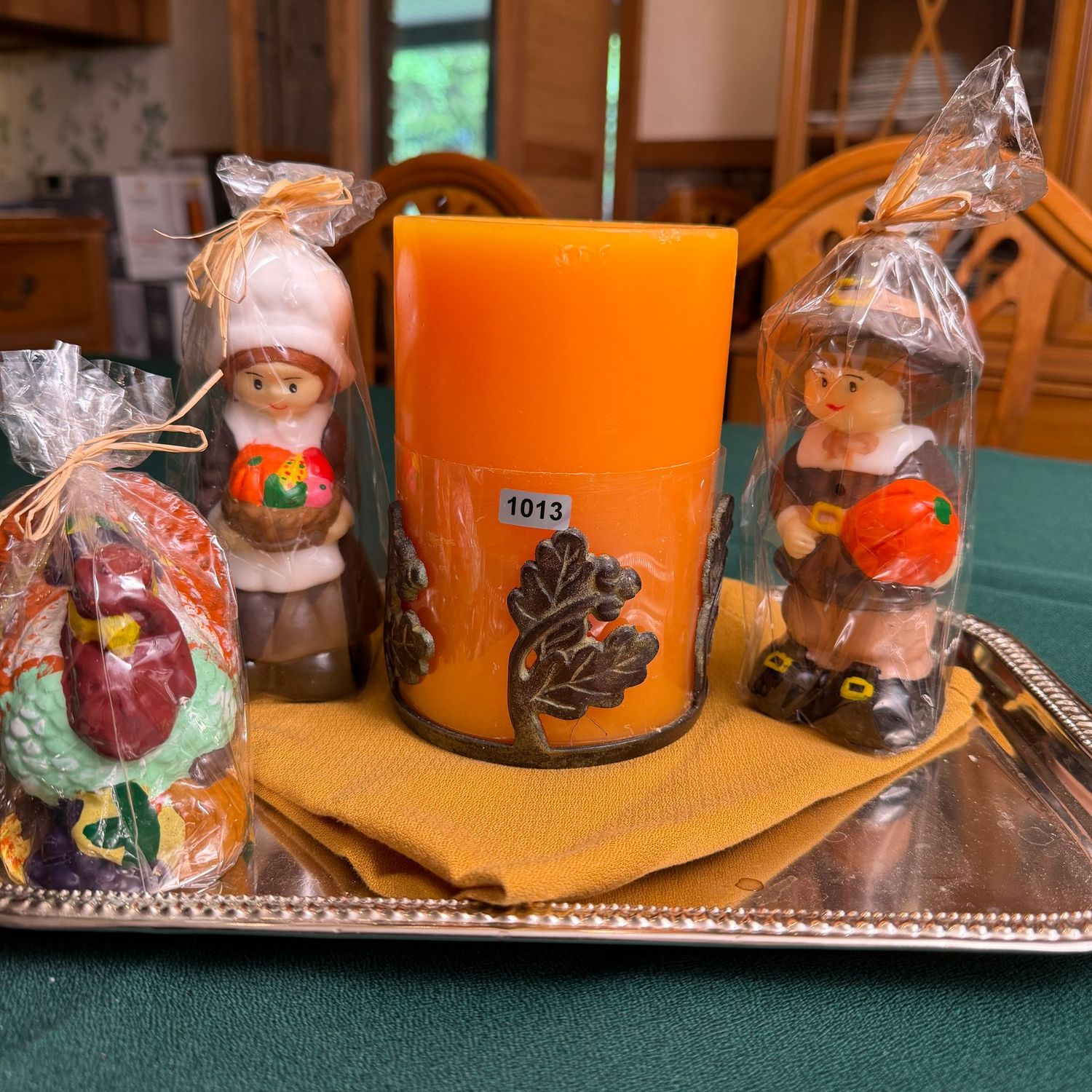 Small 12 Small 12" tray with Thanksgiving candles, S1013