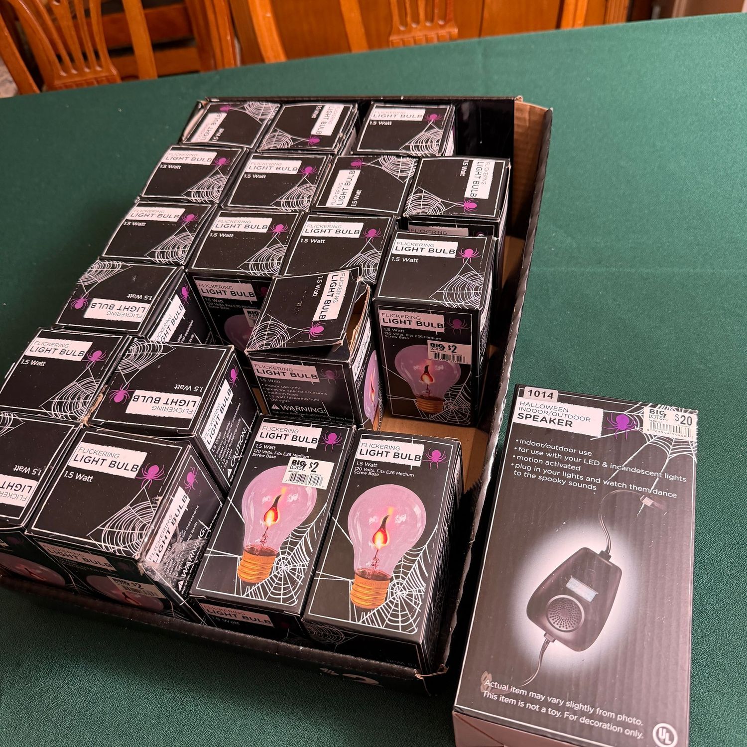 Halloween speaker and flickering lightbulbs in boxes, S1014 Halloween speaker and flickering lightbulbs in boxes, S1014