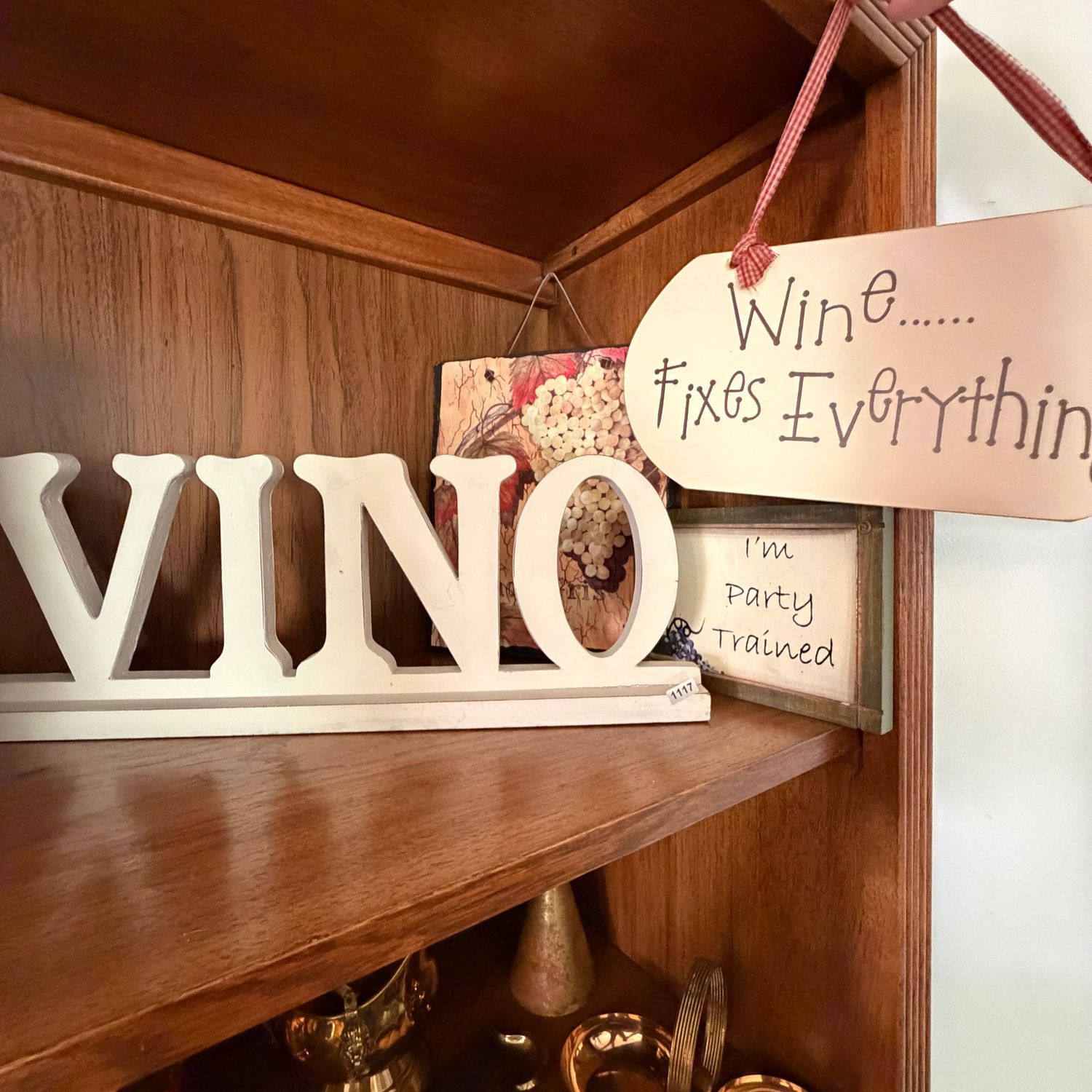 Group of wine-themed plaques and signs, the Vino is 20 Group of wine-themed plaques and signs, the Vino is 20"L, S1117