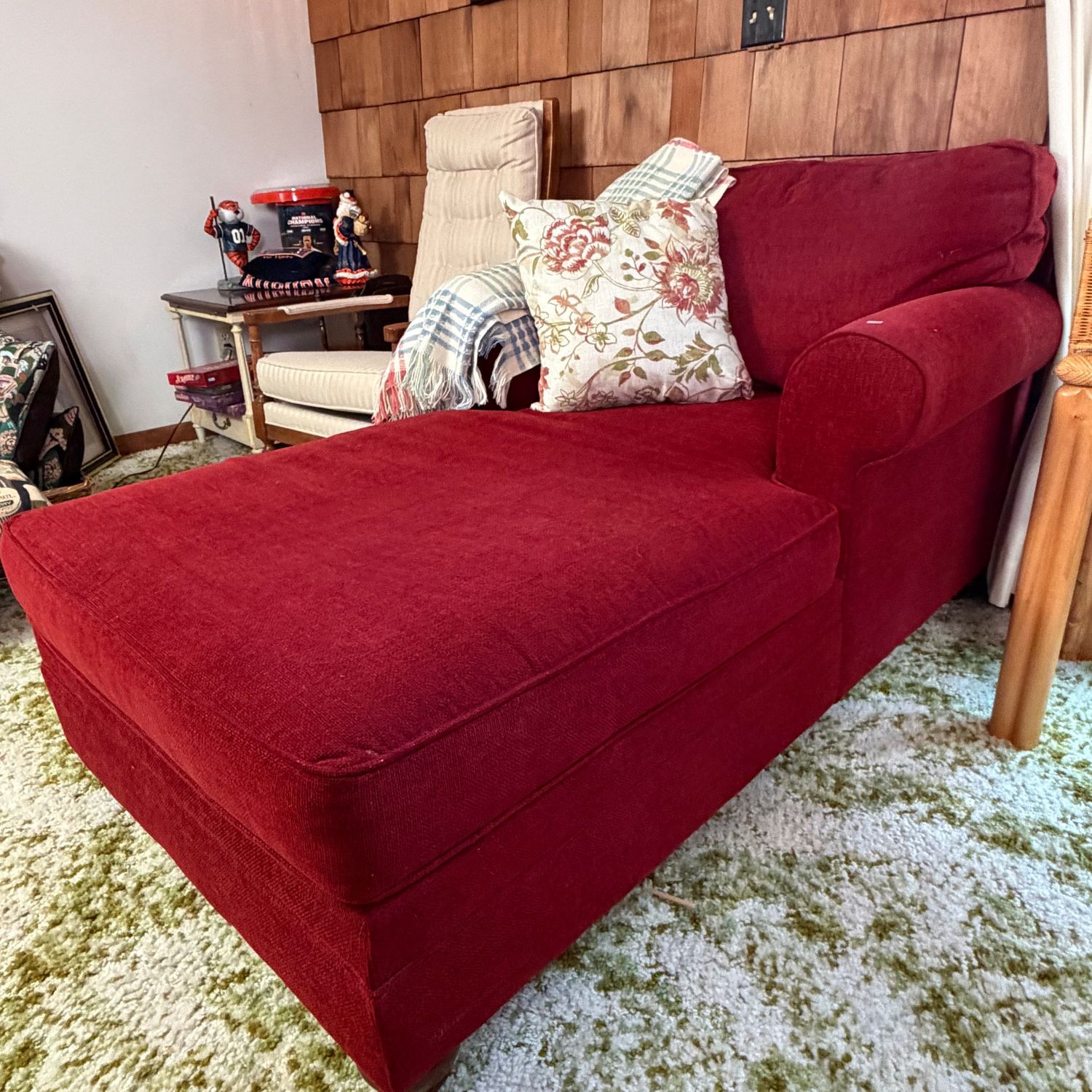 Crimson red chaise lounge, very nice condition, 35 Crimson red chaise lounge, very nice condition, 35"H x 64"L x 34"W, S1146