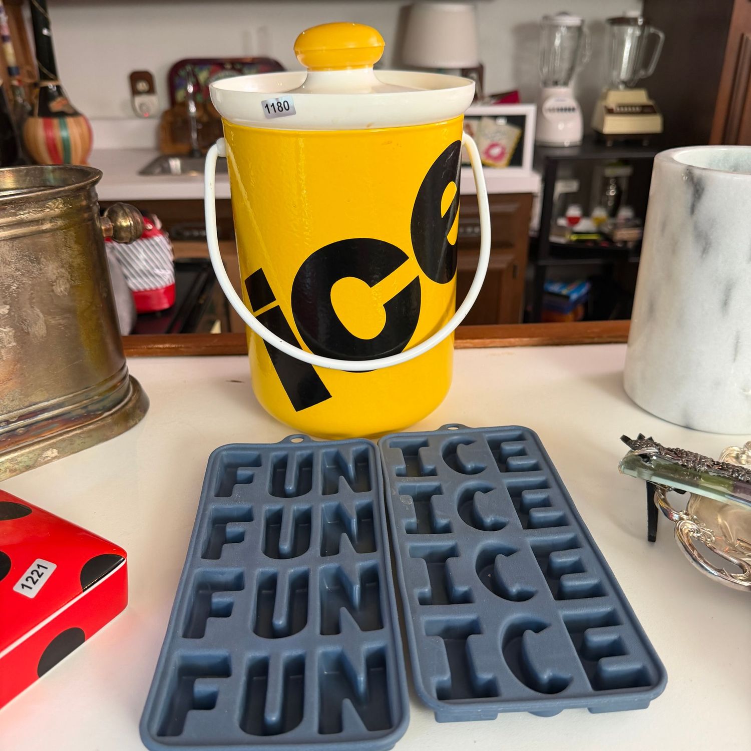 Bright yellow fun ice bucket and ice trays, S1180 Bright yellow fun ice bucket and ice trays, S1180