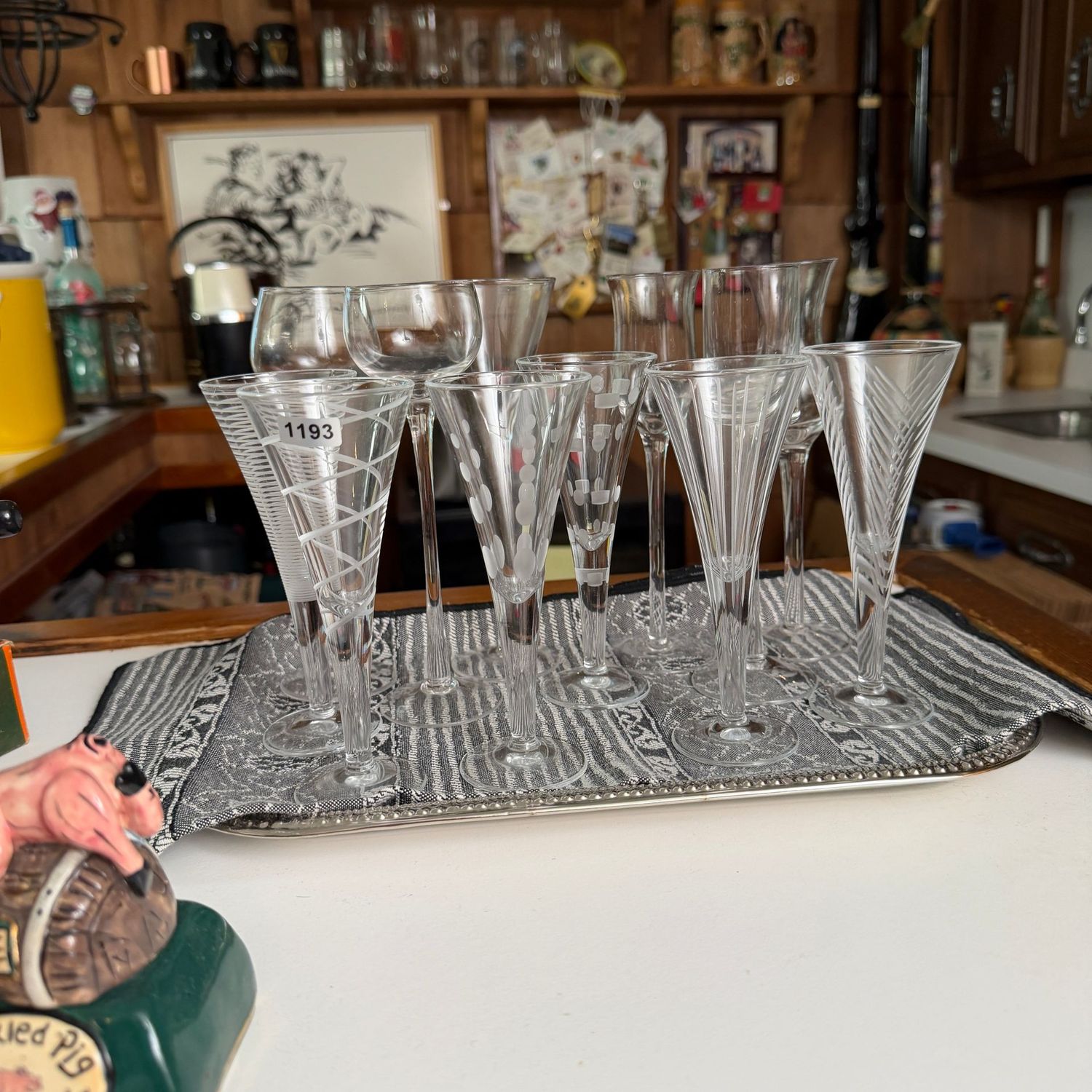 Vintage-style cocktail/liqueur glasses on tray, S1193 Vintage-style cocktail/liqueur glasses on tray, S1193