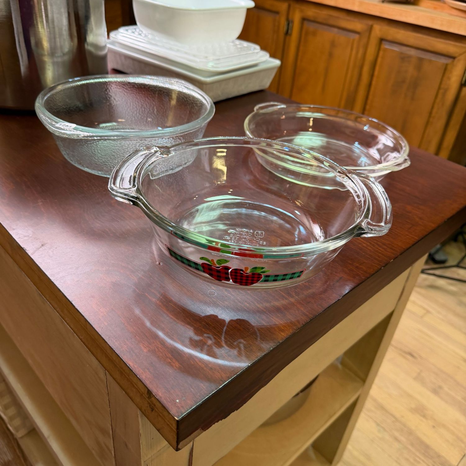 Three glass casseroles, up to 1.5 quart, S1251 Three glass casseroles, up to 1.5 quart, S1251