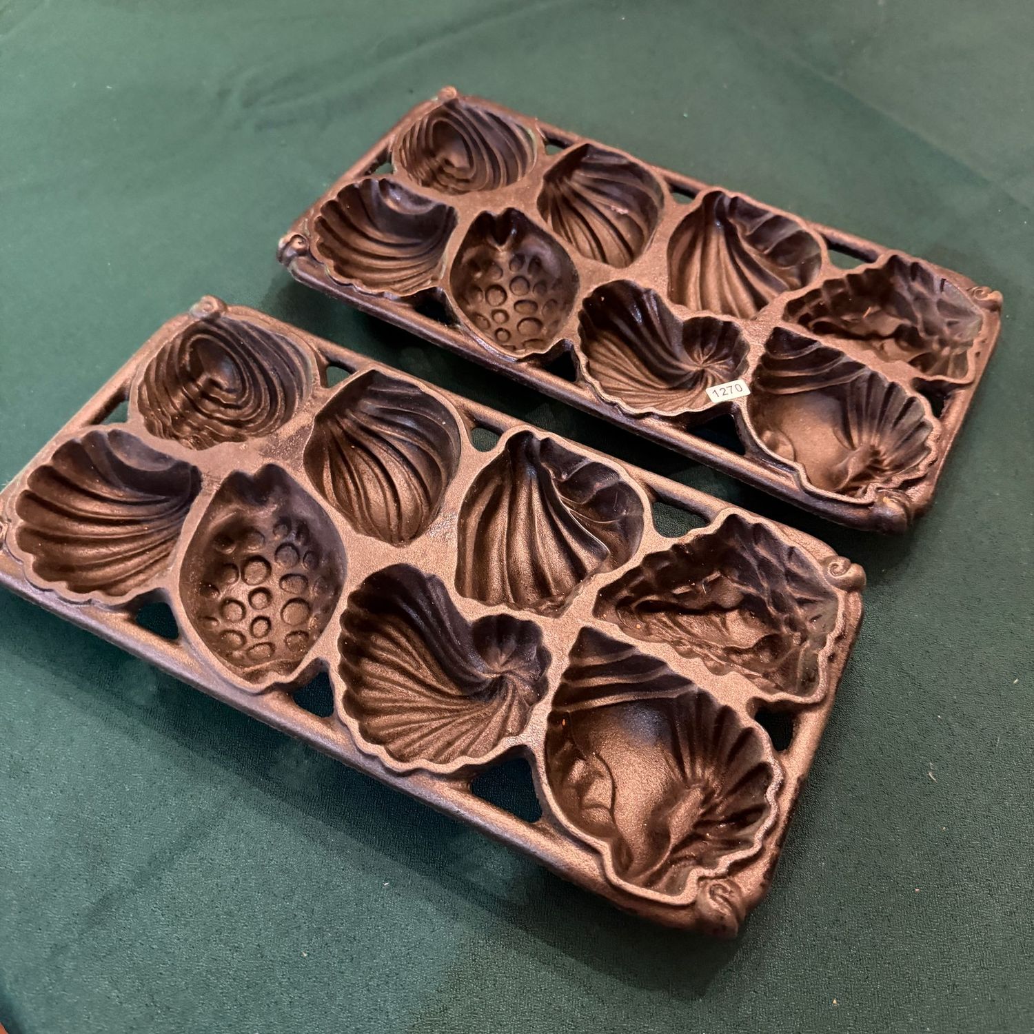 Cast iron John Wright shell-shaped cornbread pans, S1270 Cast iron John Wright shell-shaped cornbread pans, S1270