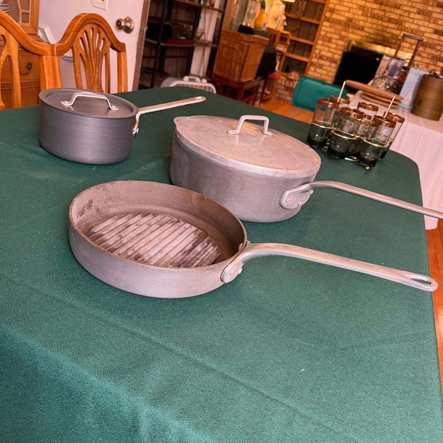 Heavy professional pans, Magnalite 10 Heavy professional pans, Magnalite 10" & 12", and Calphalon pot, needs some surface cleaning, S1278