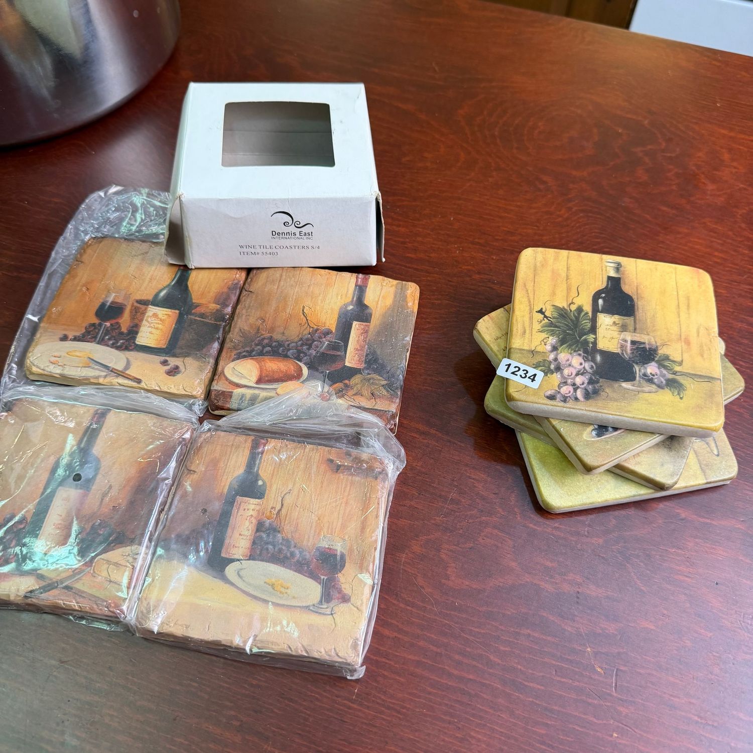 Two sets of absorbent stone wine-themed coasters, S1234 Two sets of absorbent stone wine-themed coasters, S1234