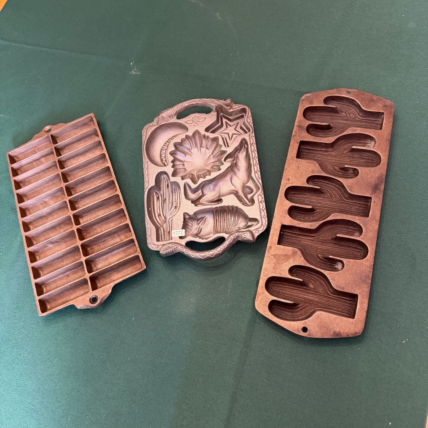 Western-themed cornbread pans, Lodge, John Wright, S1272 Western-themed cornbread pans, Lodge, John Wright, S1272