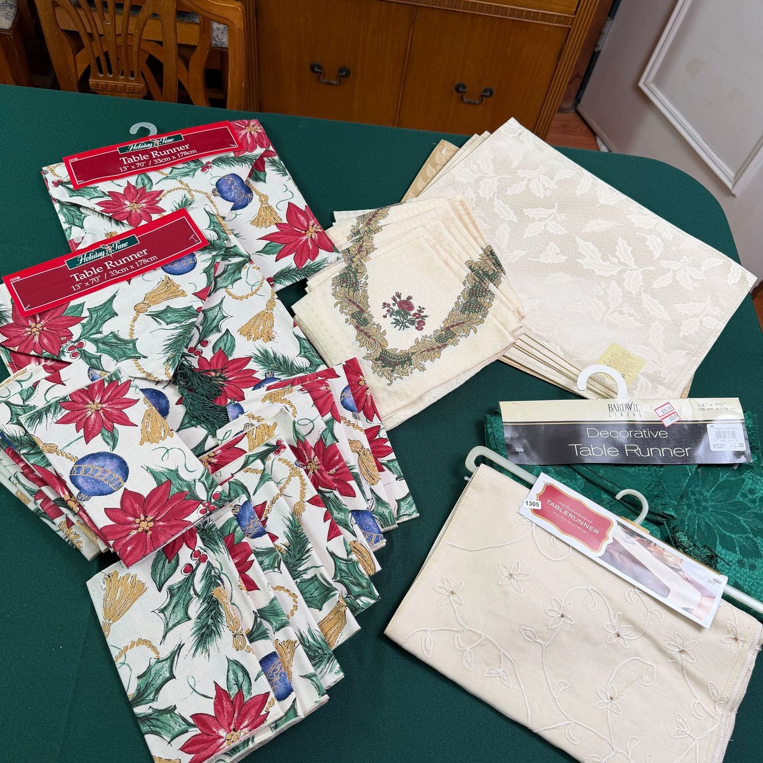 Poinsettia, green and ivory table runners, napkins, placemats, S1305 Poinsettia, green and ivory table runners, napkins, placemats, S1305