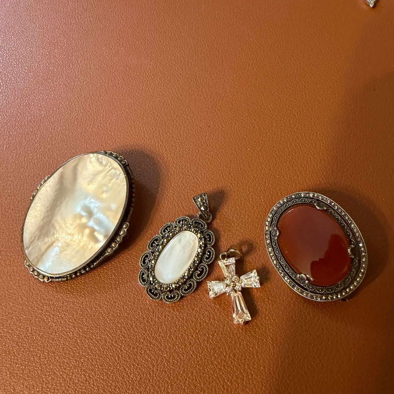 Sterling silver brooches and pendants, the largest is 1.5 Sterling silver brooches and pendants, the largest is 1.5", R0143