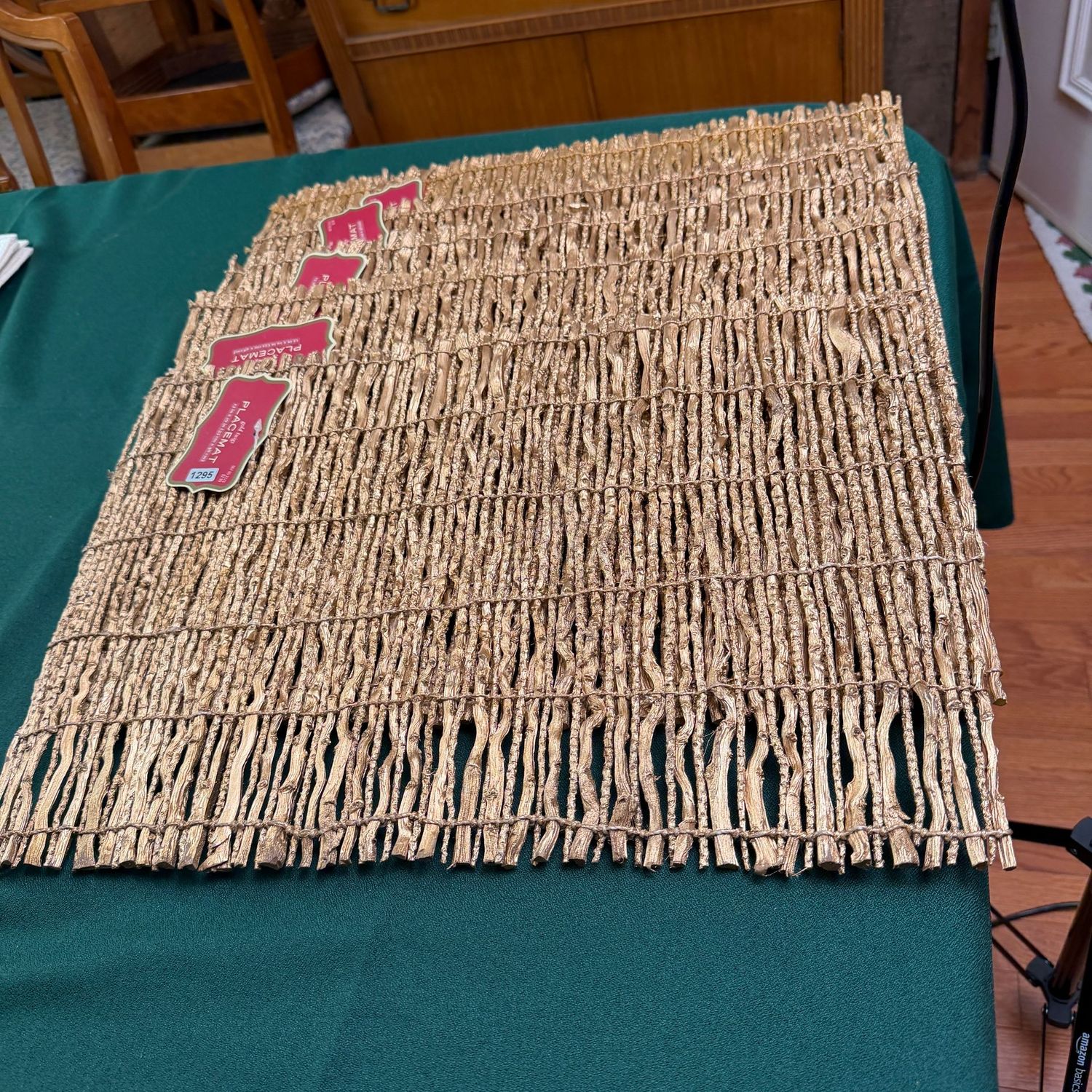 Five gold twigs 13 Five gold twigs 13" x 19" new placemats, very pretty, S1295