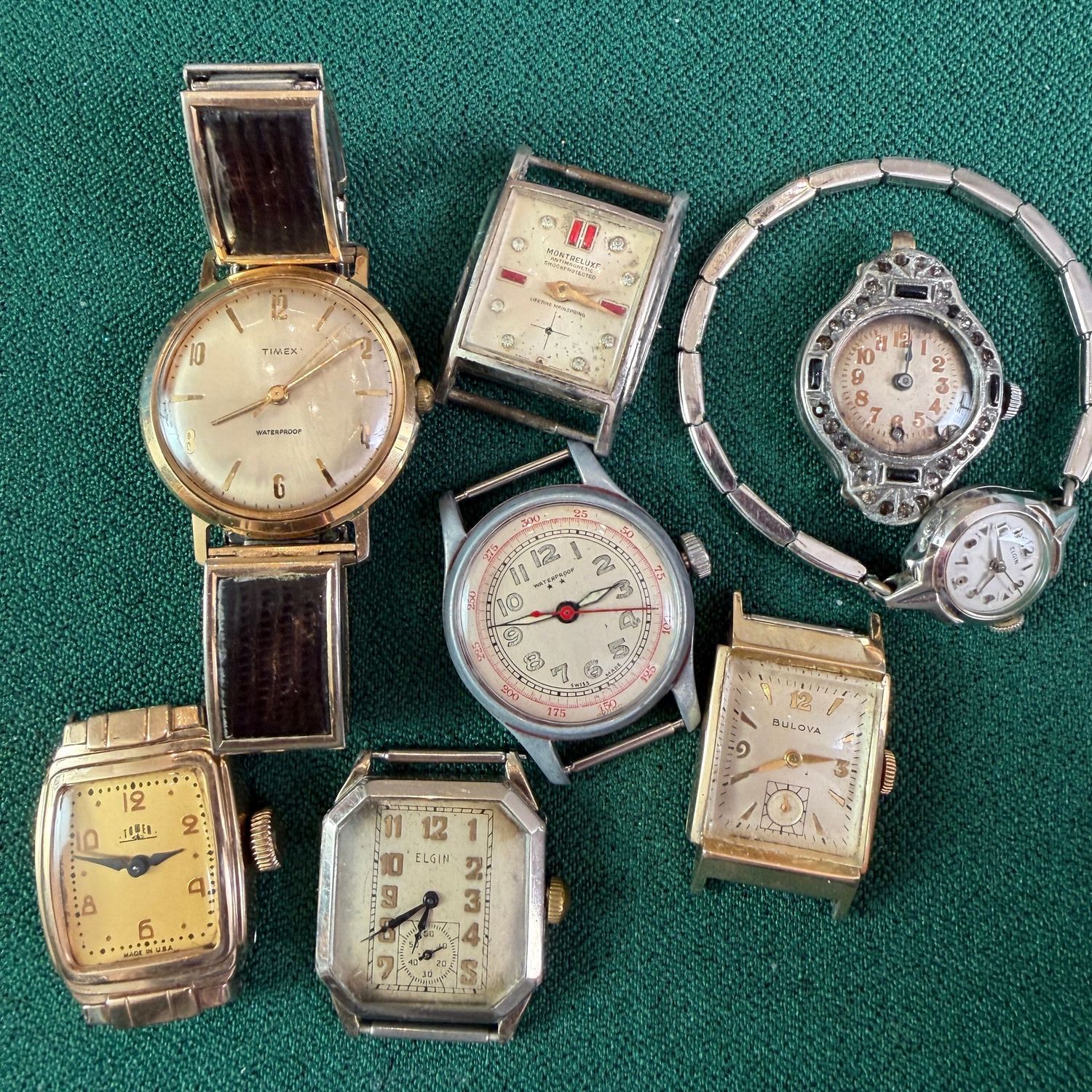 Group of vintage watches, great for decoration or parts, R0202 Group of vintage watches, great for decoration or parts, R0202