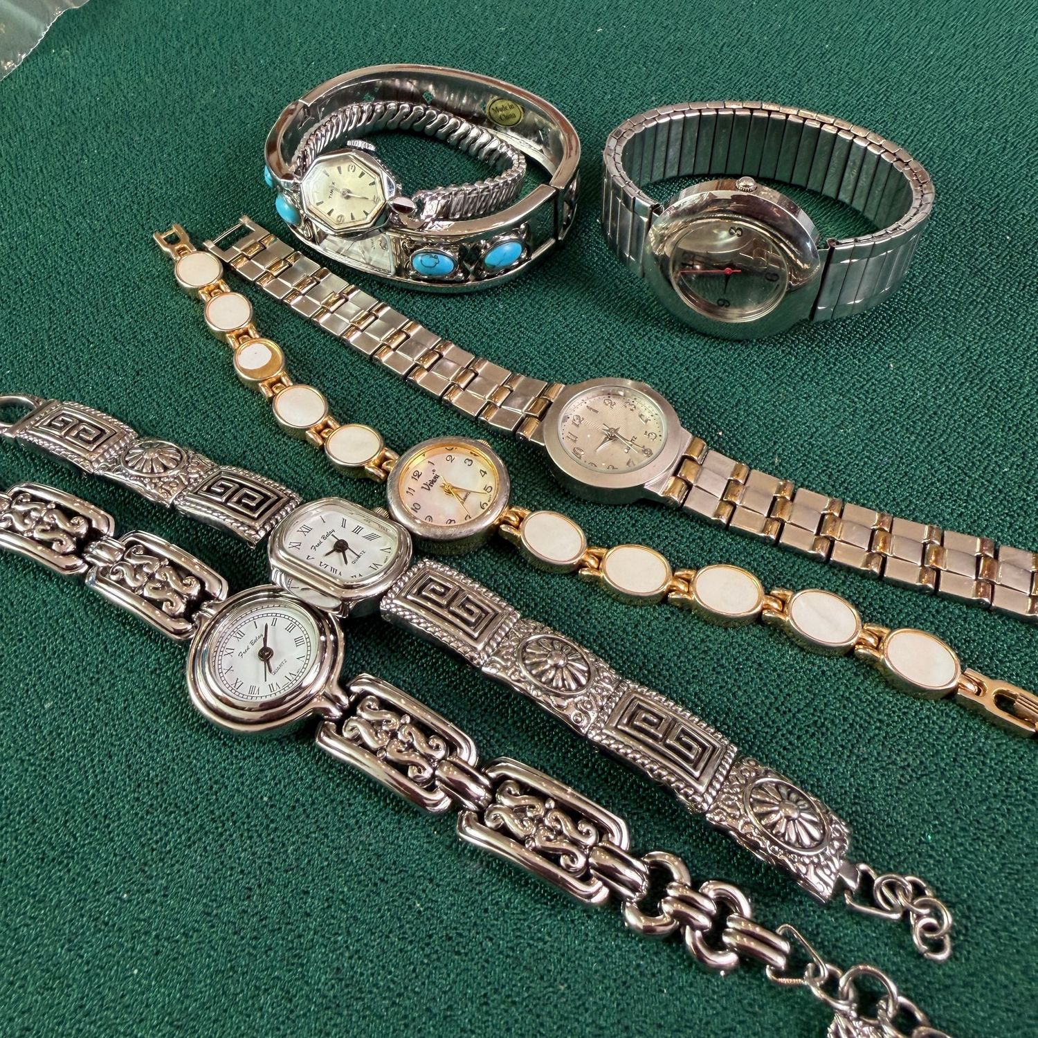 Group of ladies' watches, may need batteries, R0200 Group of ladies' watches, may need batteries, R0200