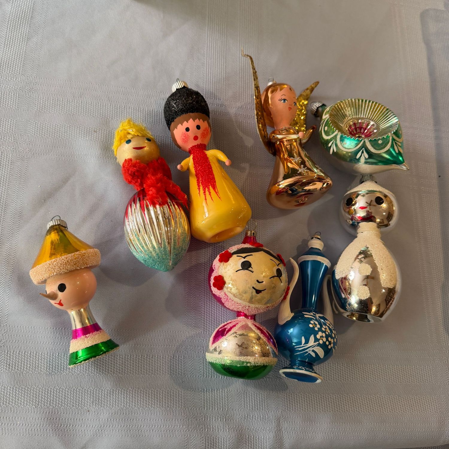 Clear bin with cute vintage ornaments, lovely designs, all in nice condition, S1412 Clear bin with cute vintage ornaments, lovely designs, all in nice condition, S1412