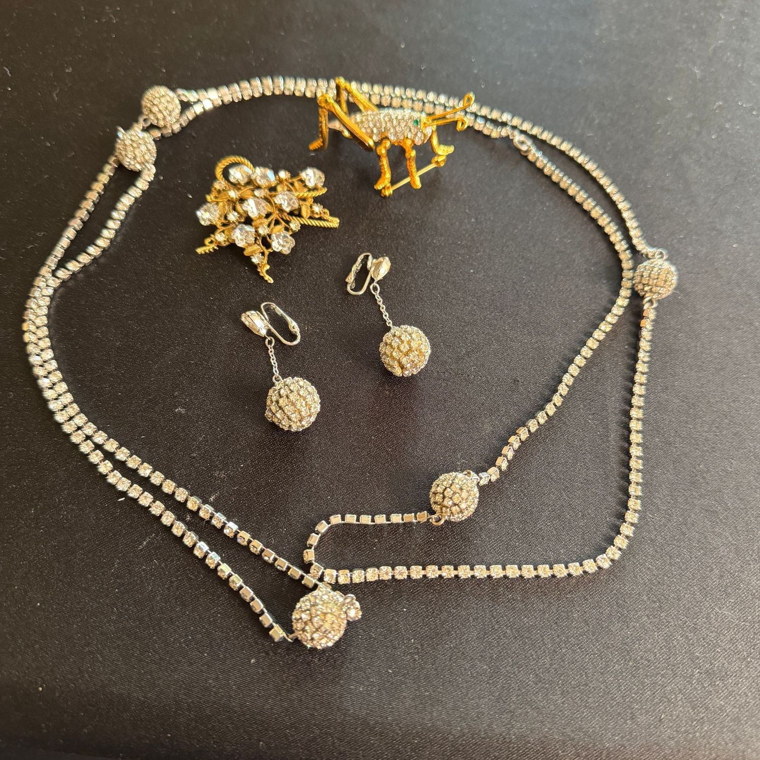 Jewelry Lot R0206 long rhinestone necklace with matching earrings, gold-tone floral and grasshopper brooches Jewelry Lot R0206 long rhinestone necklace with matching earrings, gold-tone floral and grasshopper brooches