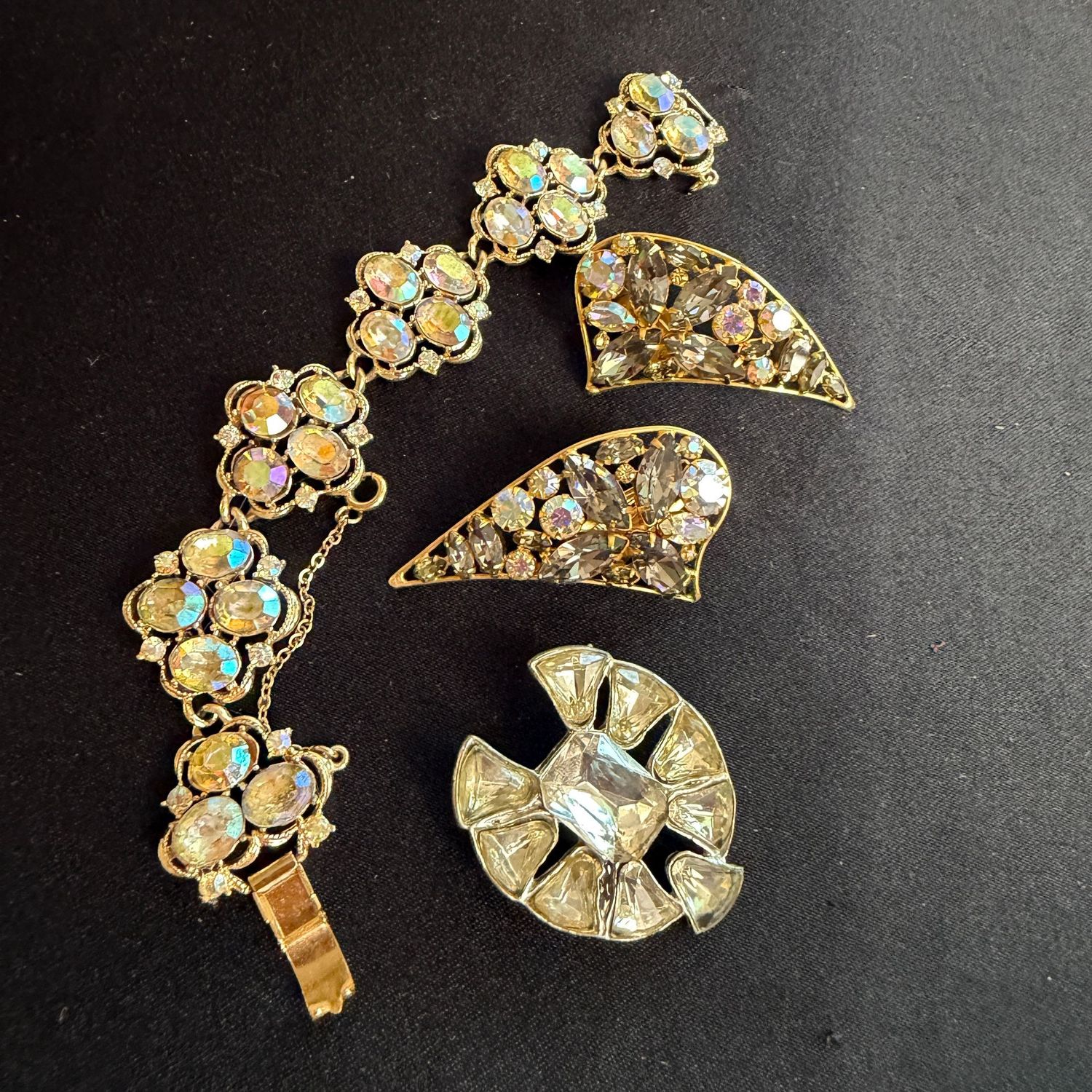 Jewelry Lot R0212, costume bracelet, brooch, large clip earrings Jewelry Lot R0212, costume bracelet, brooch, large clip earrings