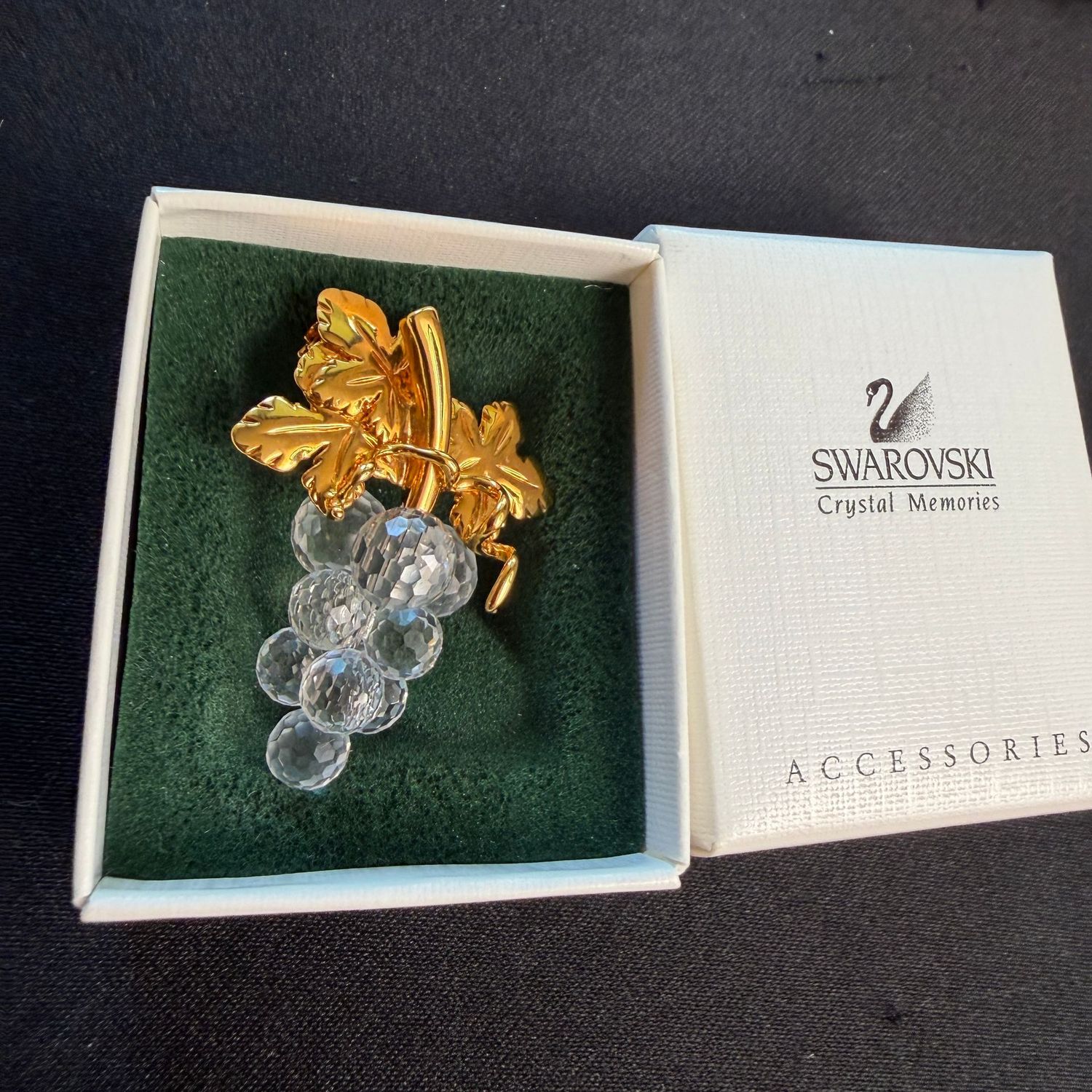 Jewelry Lot R0208 Swarovski Crystal grapes brooch, 1.5-2 Jewelry Lot R0208 Swarovski Crystal grapes brooch, 1.5-2"