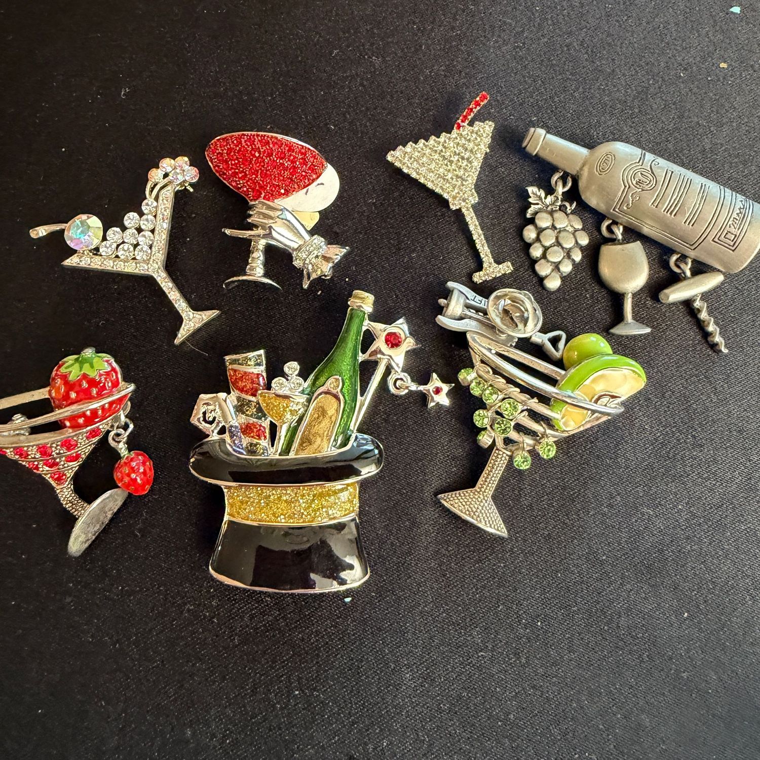 Jewelry Lot R0214 Group of cocktail/bar pins and brooches Jewelry Lot R0214 Group of cocktail/bar pins and brooches