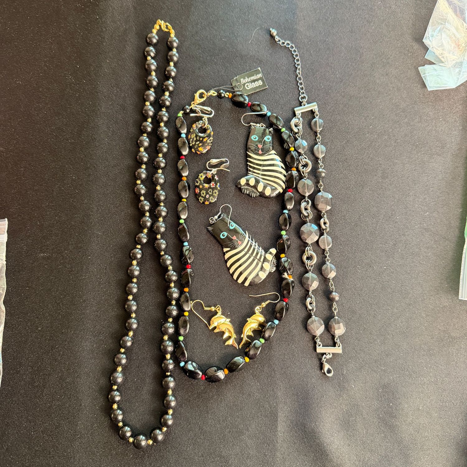 Jewelry Lot R0224 Beads and black cats, necklaces, bracelet, earrings Jewelry Lot R0224 Beads and black cats, necklaces, bracelet, earrings
