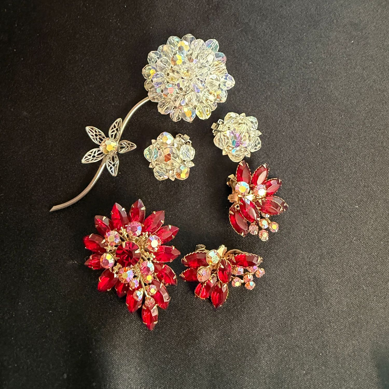 Jewelry Lot R0226 Ruby and clear big & bold clip earrings and brooches Jewelry Lot R0226 Ruby and clear big & bold clip earrings and brooches
