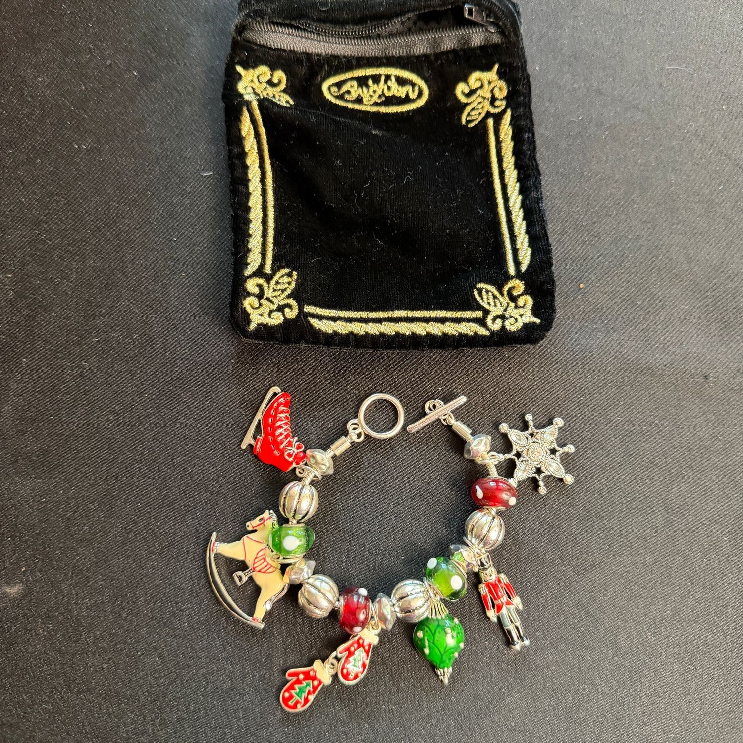 Jewelry Lot R0237 Brighton pouch with, what appears to be, charm bracelet (not marked) Jewelry Lot R0237 Brighton pouch with, what appears to be, charm bracelet (not marked)