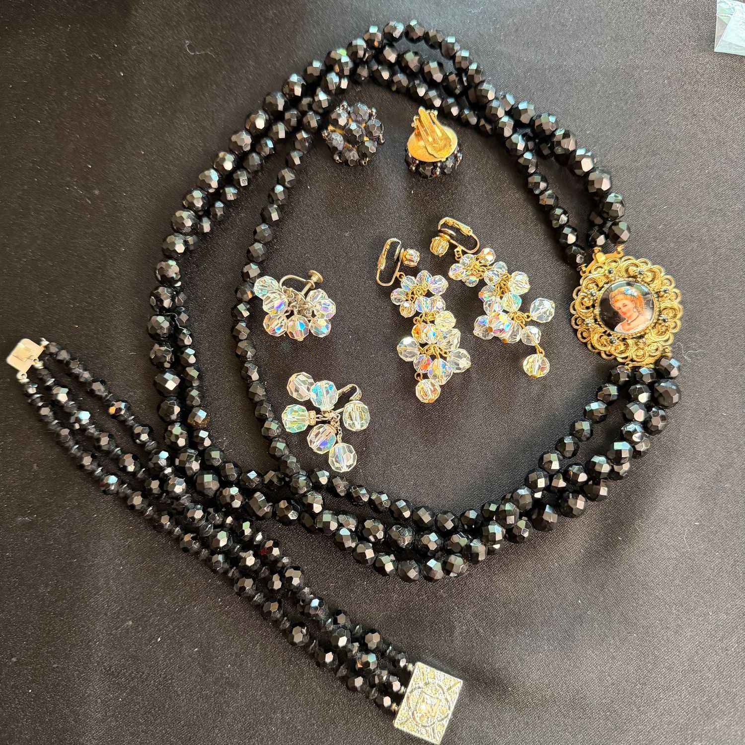 Jewelry Lot R0232 cluster and dangle earrings, black beaded bracelet and necklace Jewelry Lot R0232 cluster and dangle earrings, black beaded bracelet and necklace