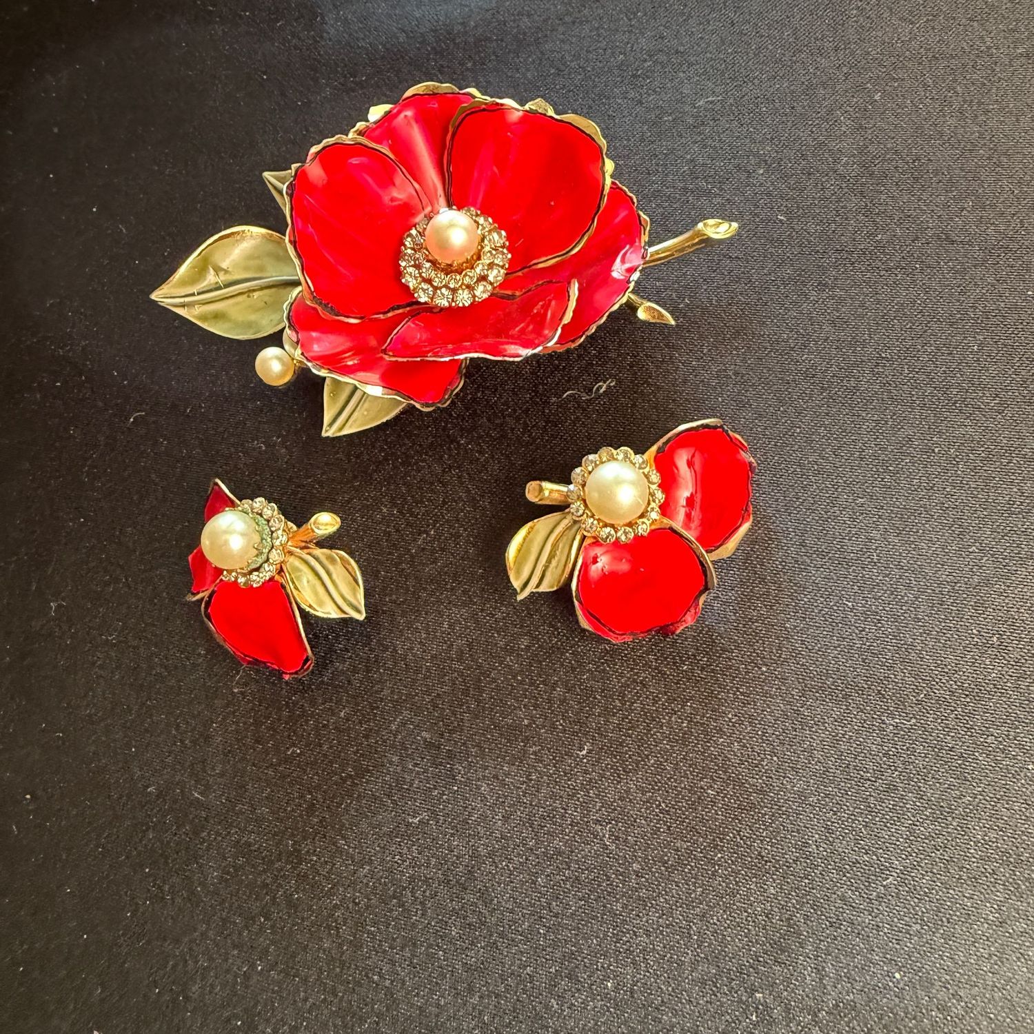 Jewelry Lot R0241 Vendome poppy brooch and earring set Jewelry Lot R0241 Vendome poppy brooch and earring set