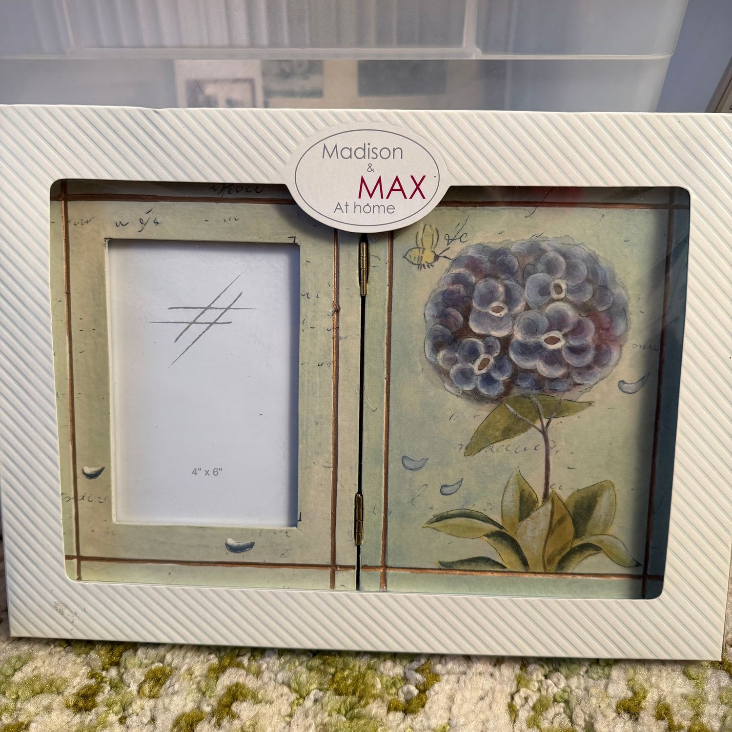 Madison & Max hydrangea hinged frame, fits 4x6, S1498 Madison & Max hydrangea hinged frame, fits 4x6, S1498