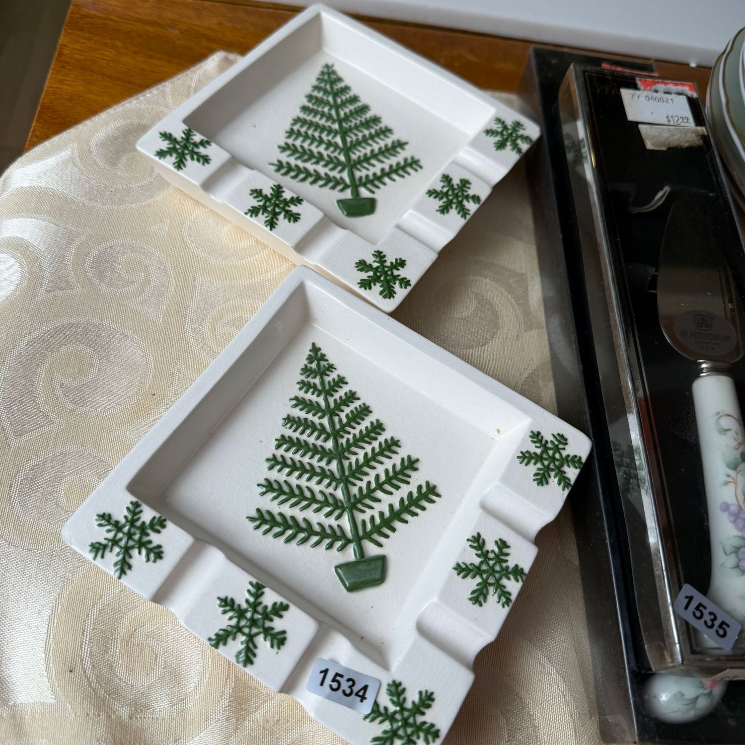 Two Christmas tree ashtrays, S1534